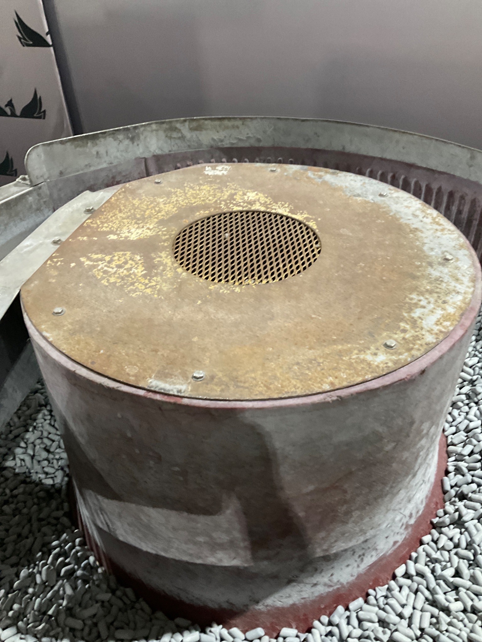 GIANT GP-12 Vibratory Finishing Bowl USED 4