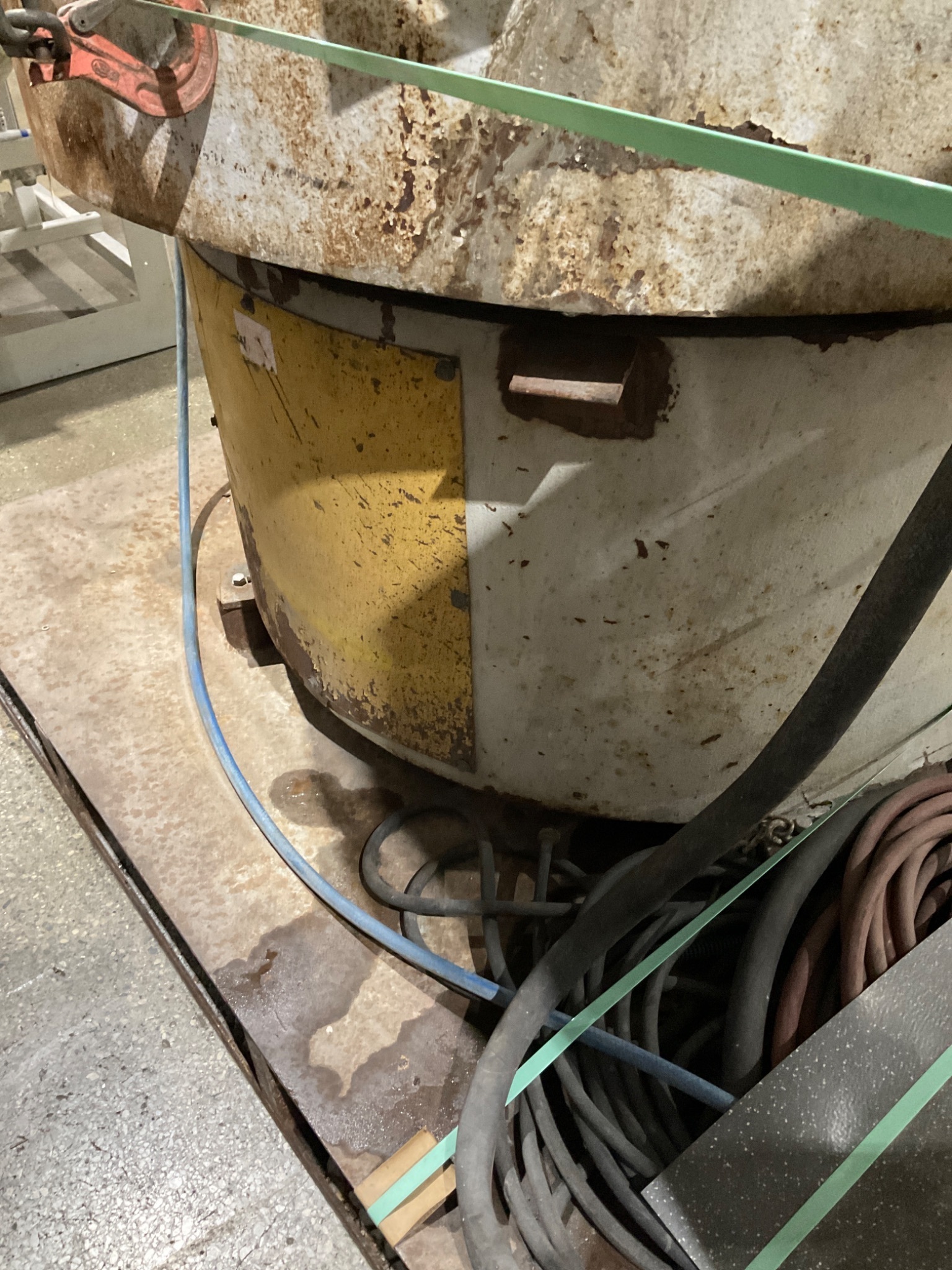 GIANT GP-12 Vibratory Finishing Bowl USED 10