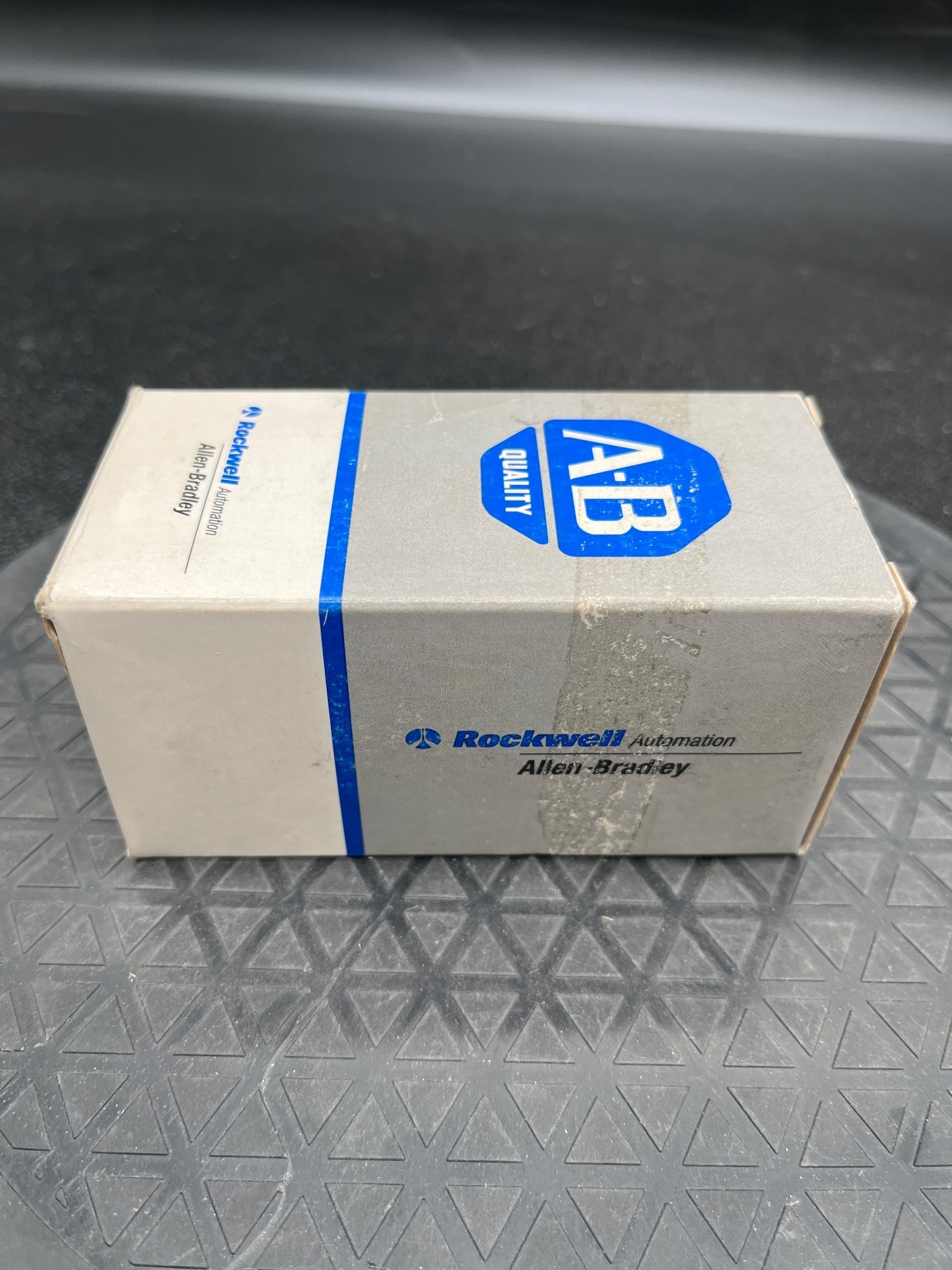ALLEN BRADLEY 800T-D6QA Pushbutton NEW 1