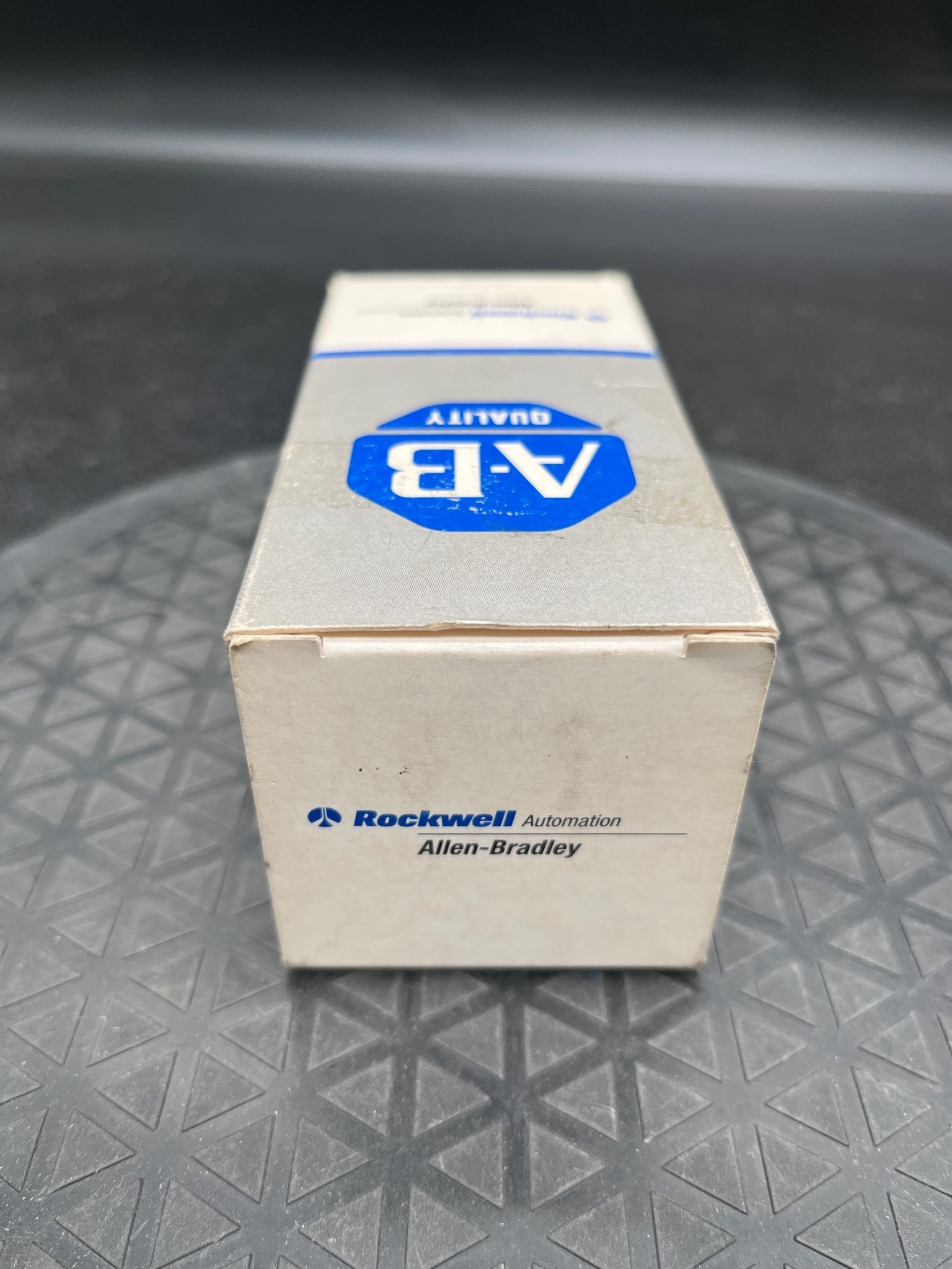 ALLEN BRADLEY 800T-D6QA Pushbutton NEW 2
