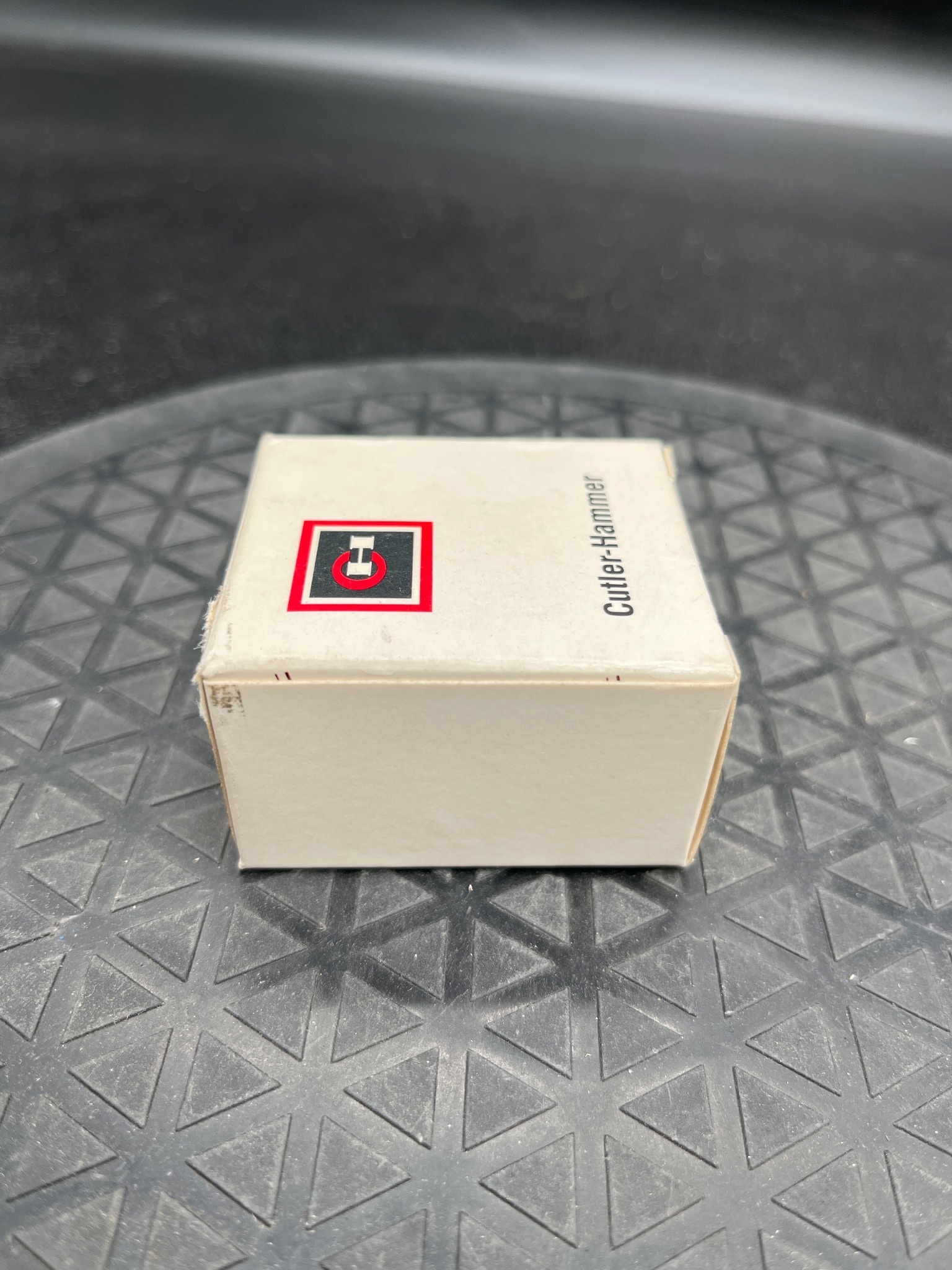 CUTLER-HAMMER 10250T Contact Block NEW 1