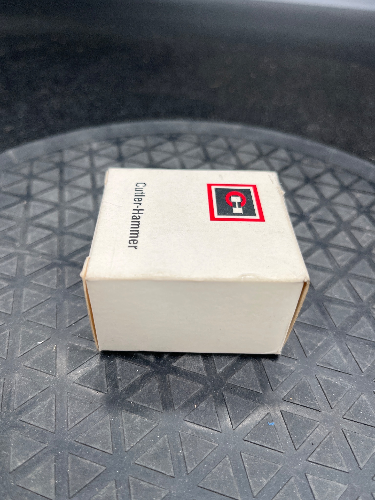 CUTLER-HAMMER 10250T Contact Block NEW 3