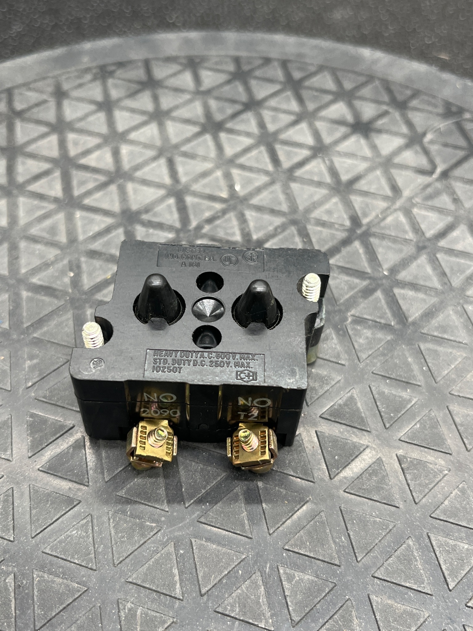CUTLER-HAMMER 10250T Contact Block NEW 4
