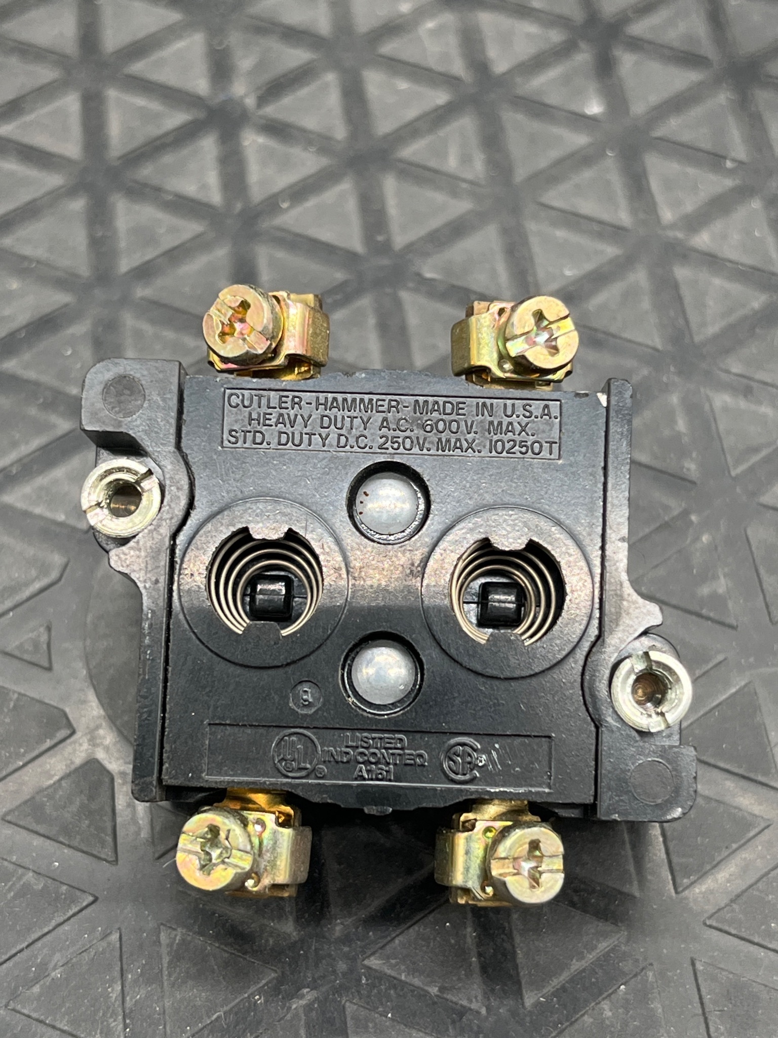 CUTLER-HAMMER 10250T Contact Block NEW 6