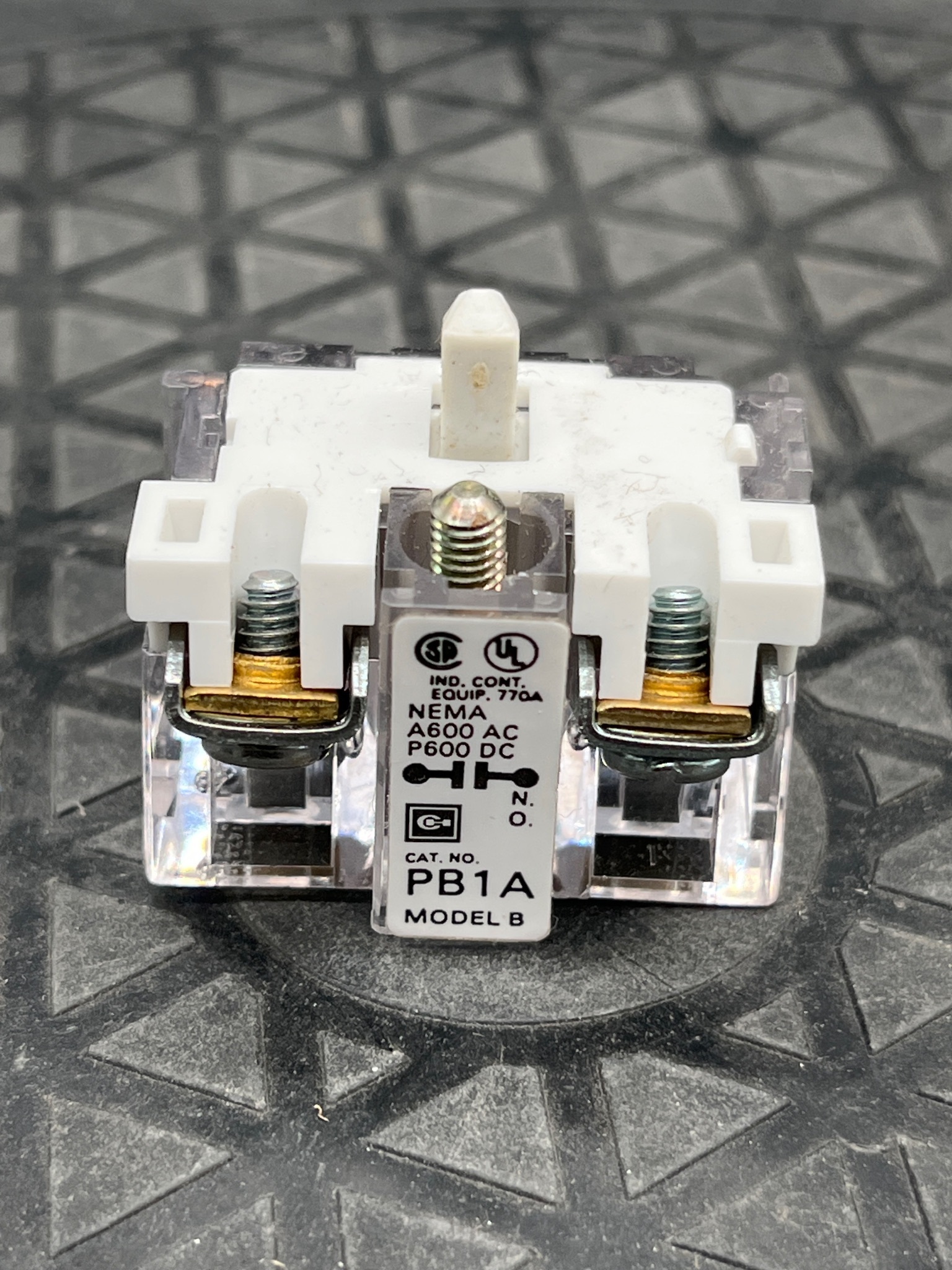 CUTLER-HAMMER PB1A Model B Contact Block NEW 4