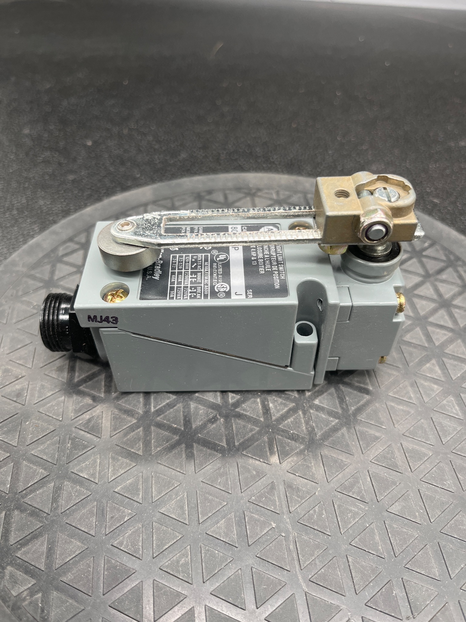 ALLEN BRADLEY 802T-AP Limit Switch USED 1