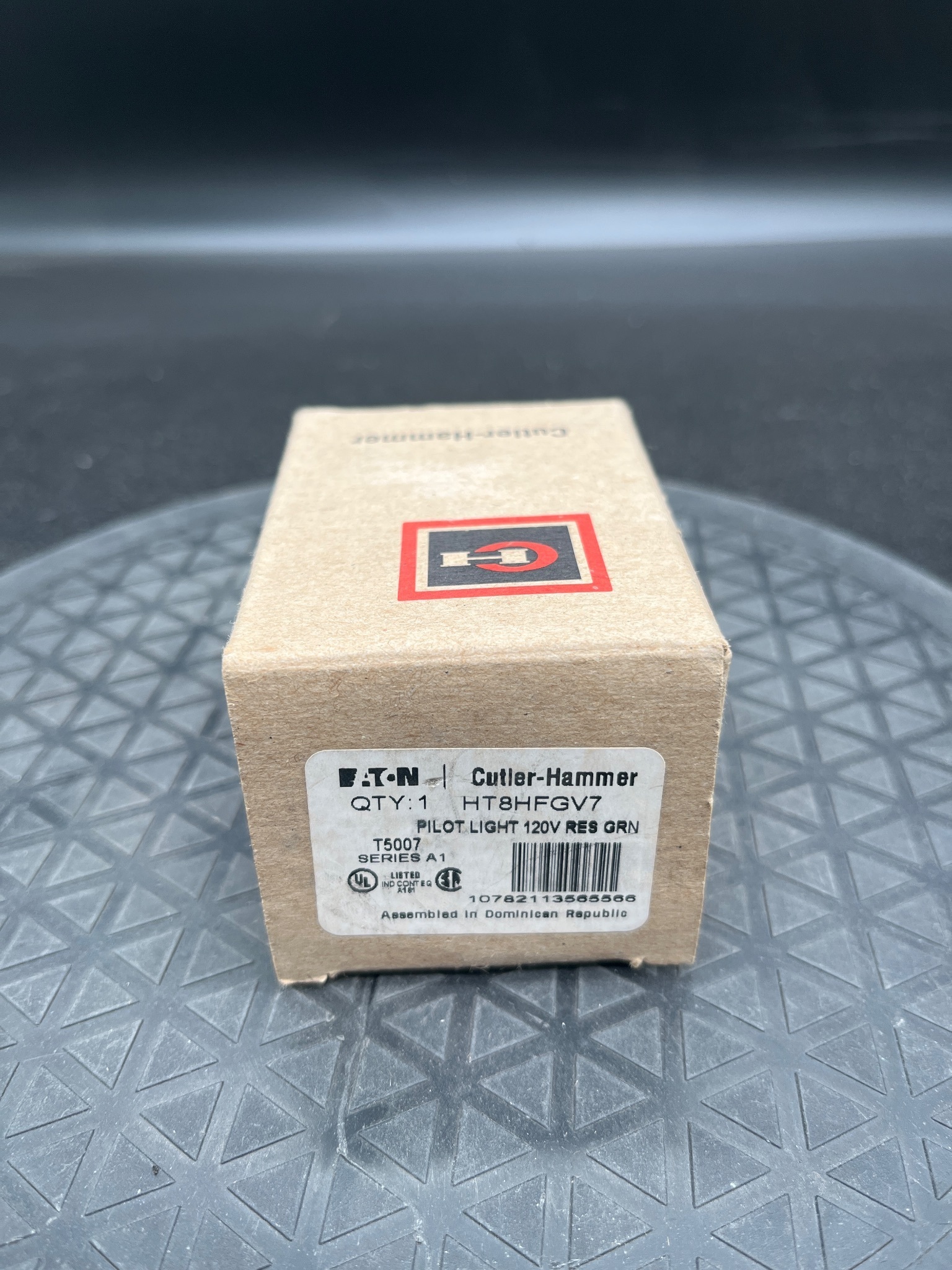 CUTLER-HAMMER HT8HFGV7 Pilot Light 120V Green NEW 0