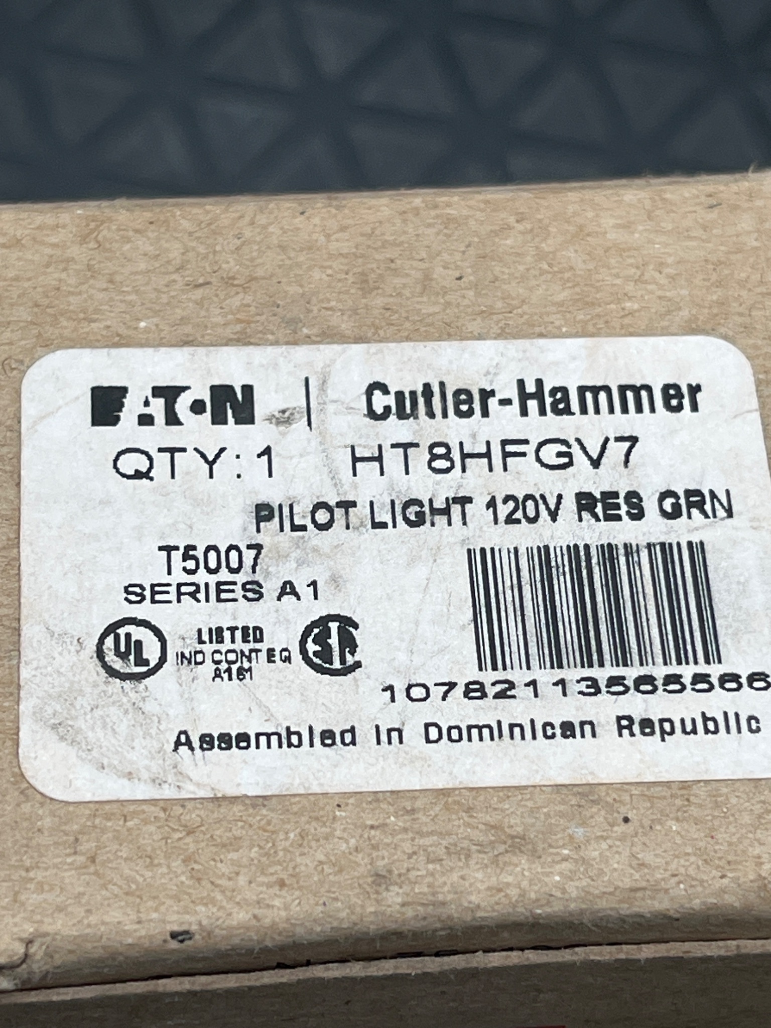CUTLER-HAMMER HT8HFGV7 Pilot Light 120V Green NEW 5