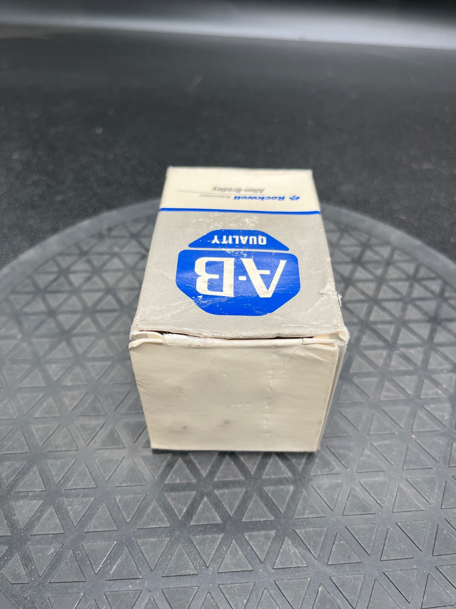 ALLEN BRADLEY 800T-FXP16AA1 Pushbutton 2-Position Push-Pull NEW 2