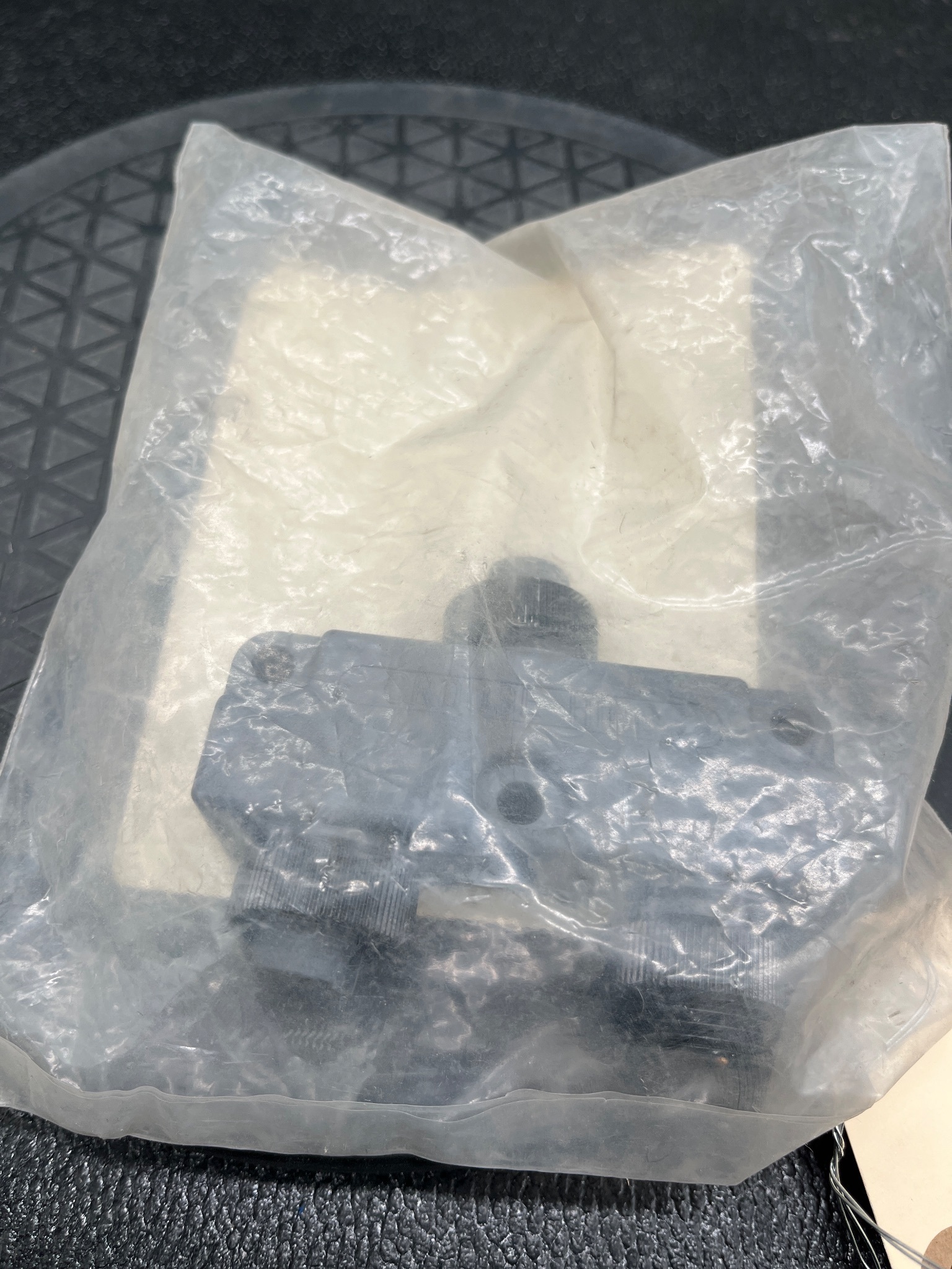 COOPER 5000111-554 D-NET Y Adapter 5-Pole 300V 8A NEW 1