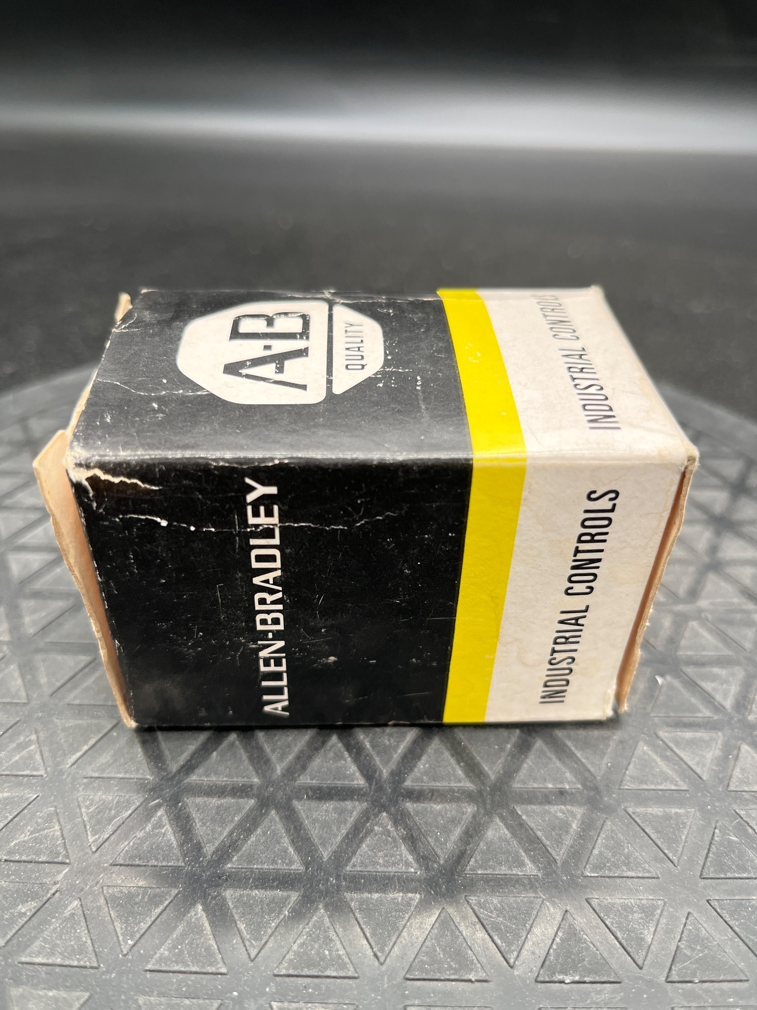ALLEN BRADLEY 8-591 FET Solid State Relay NEW 3