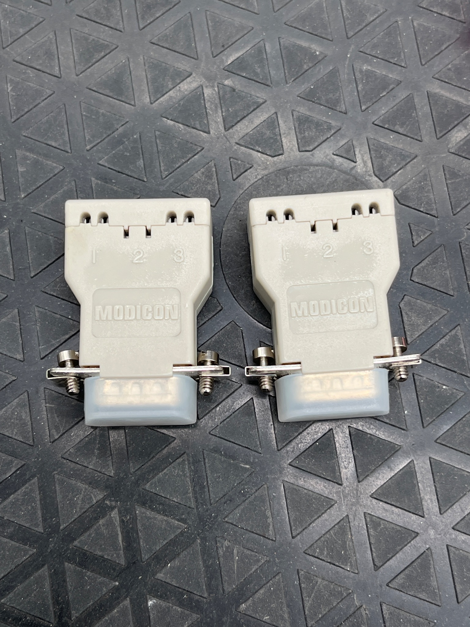 SCHNEIDER ELECTRIC AS MBKT 185 Modbus + Terminator Connector NEW 2