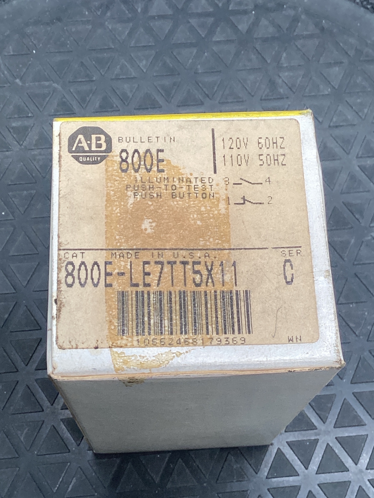 ALLEN BRADLEY 800E-LE7TT5X11 Pushbutton NEW 4