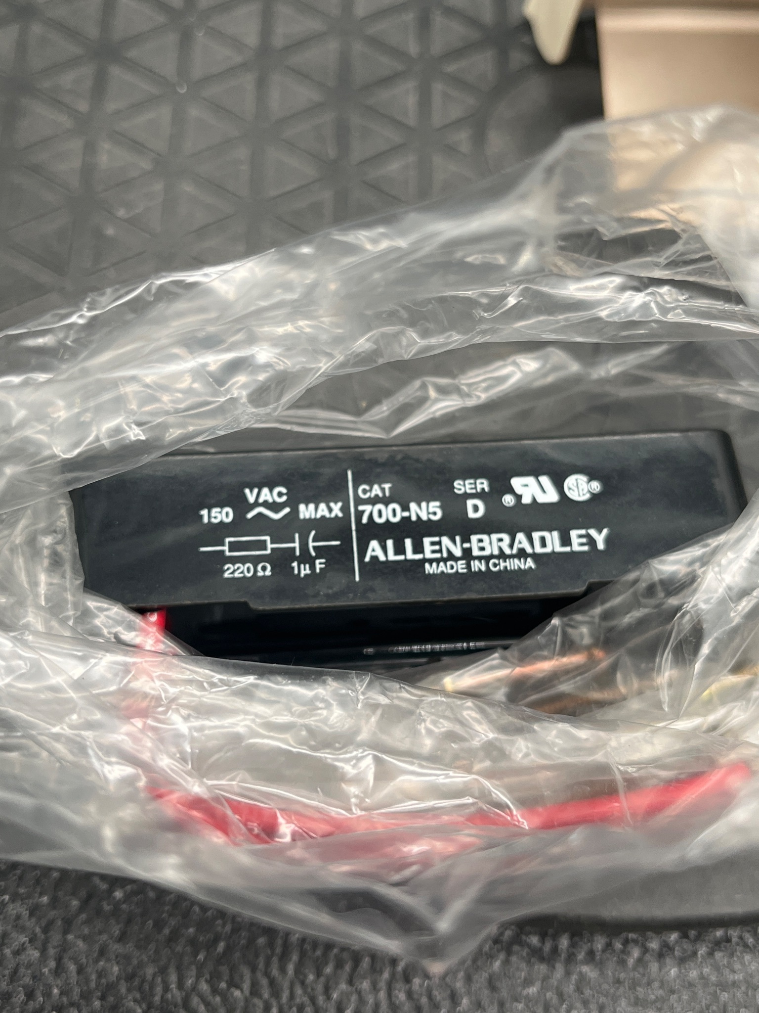 ALLEN BRADLEY 700-N5 Surge Suppressor NEW 5