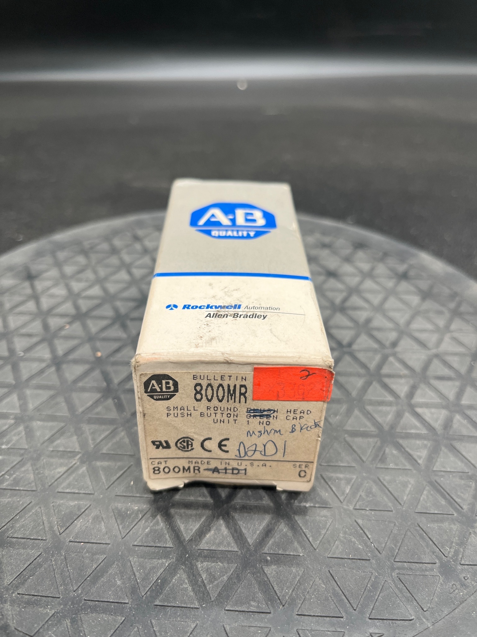 ALLEN BRADLEY 800MR-D2D1 Pushbutton Mushroom Head Black NEW 0