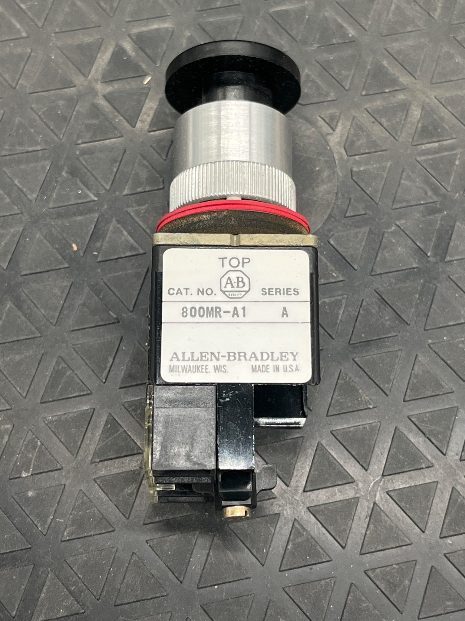 ALLEN BRADLEY 800MR-D2D1 Pushbutton Mushroom Head Black NEW 1