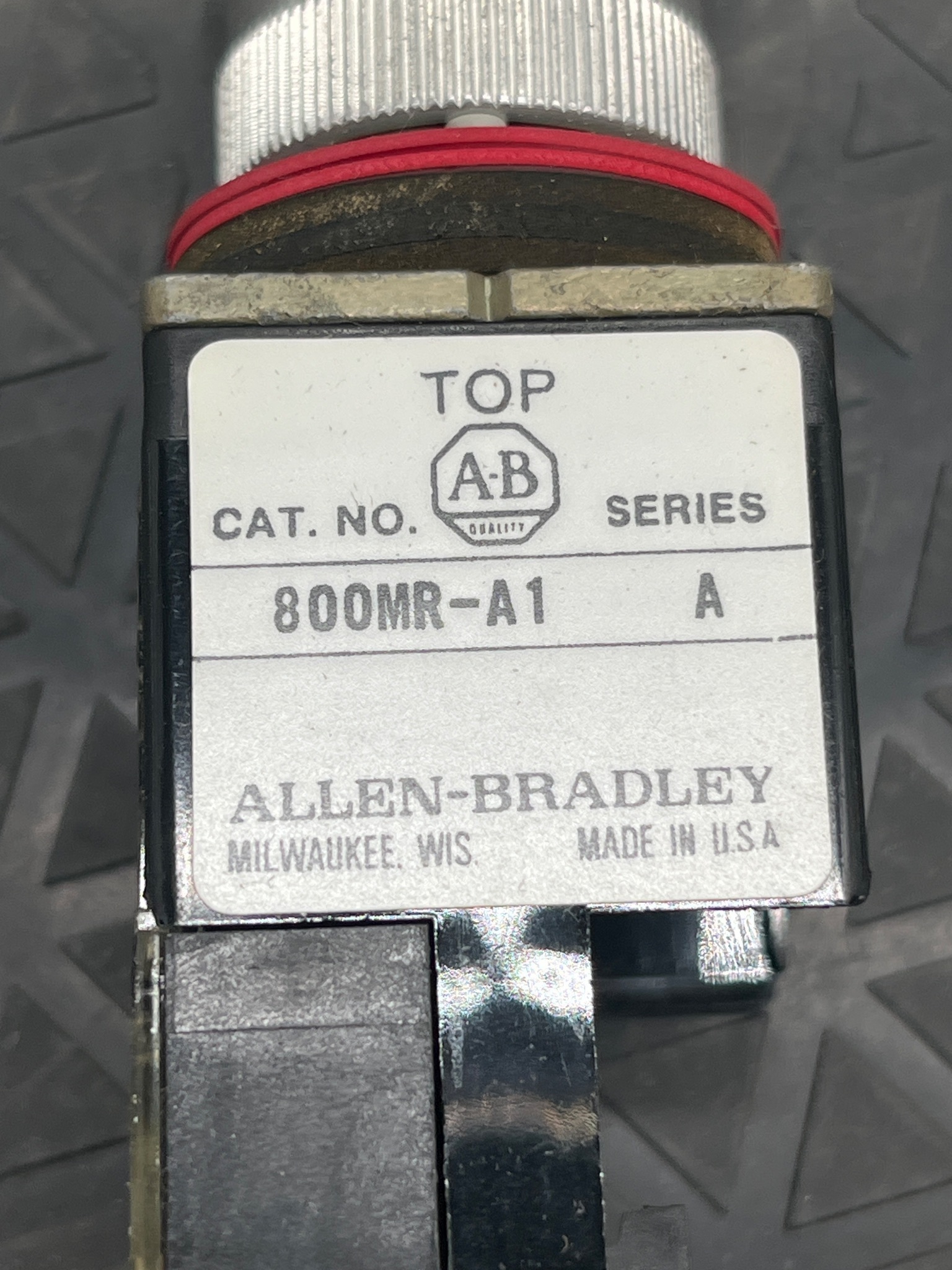 ALLEN BRADLEY 800MR-D2D1 Pushbutton Mushroom Head Black NEW 2
