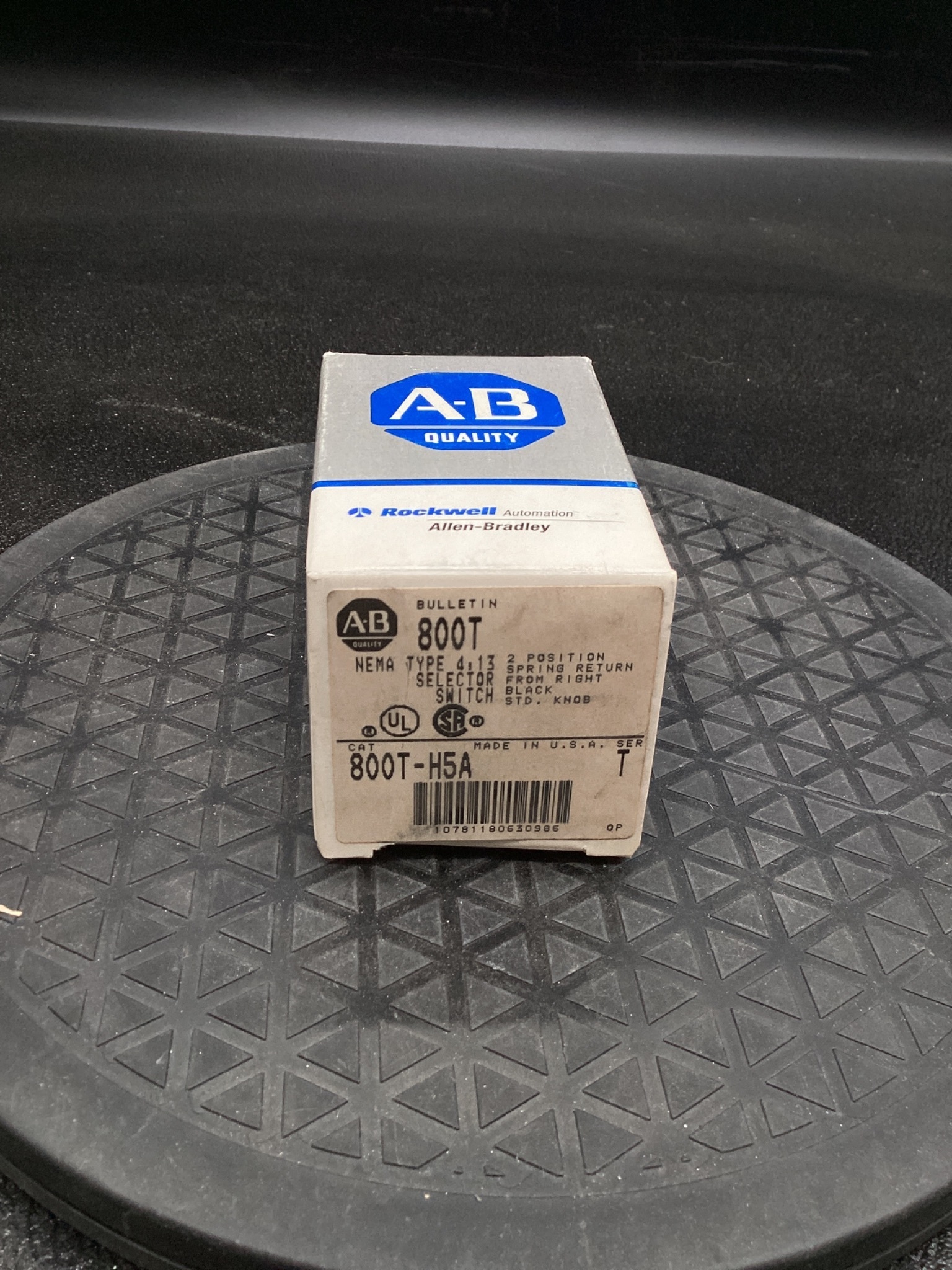 ALLEN BRADLEY 800T-H5A Selector Switch NEW 0
