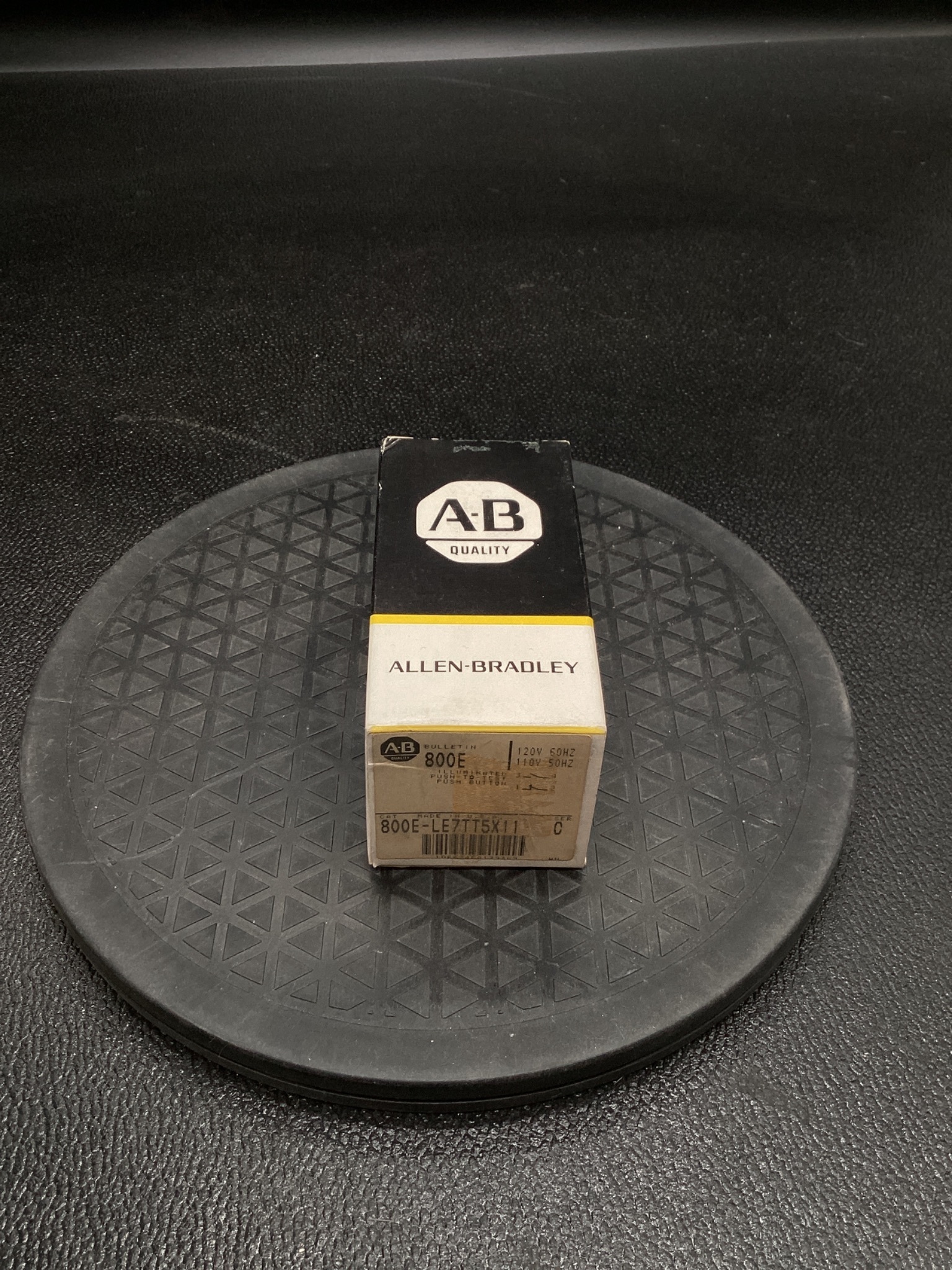ALLEN BRADLEY 800E-LE7TT5X11 Pushbutton NEW 0
