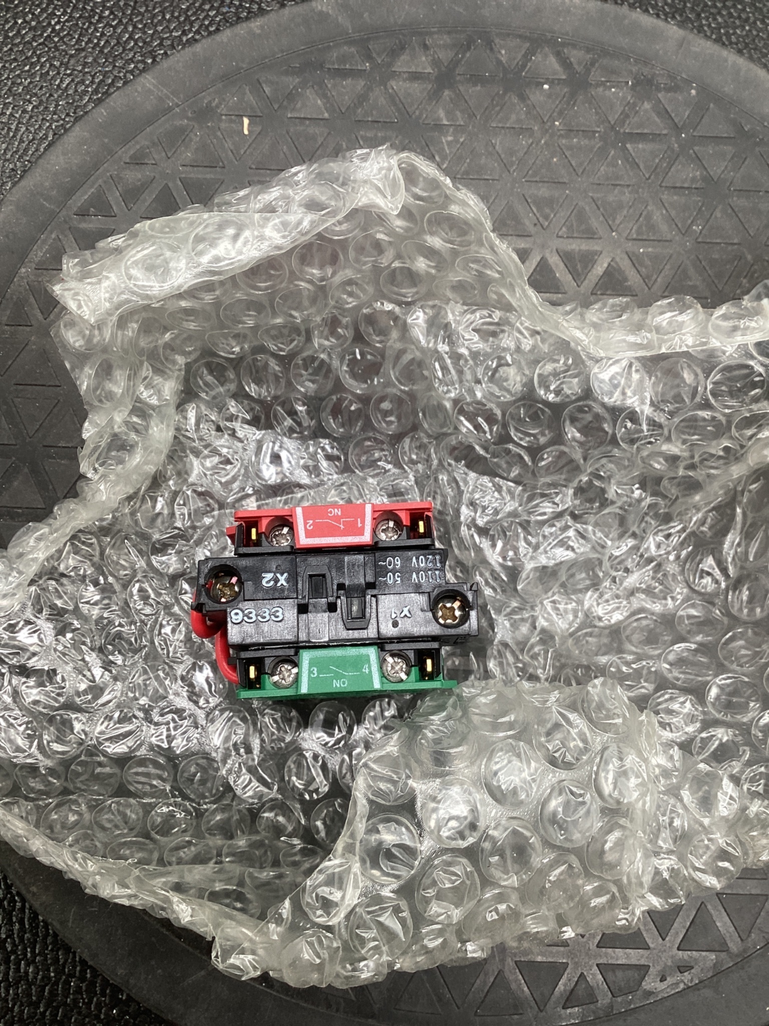 ALLEN BRADLEY 800E-LE7TT5X11 Pushbutton NEW 6