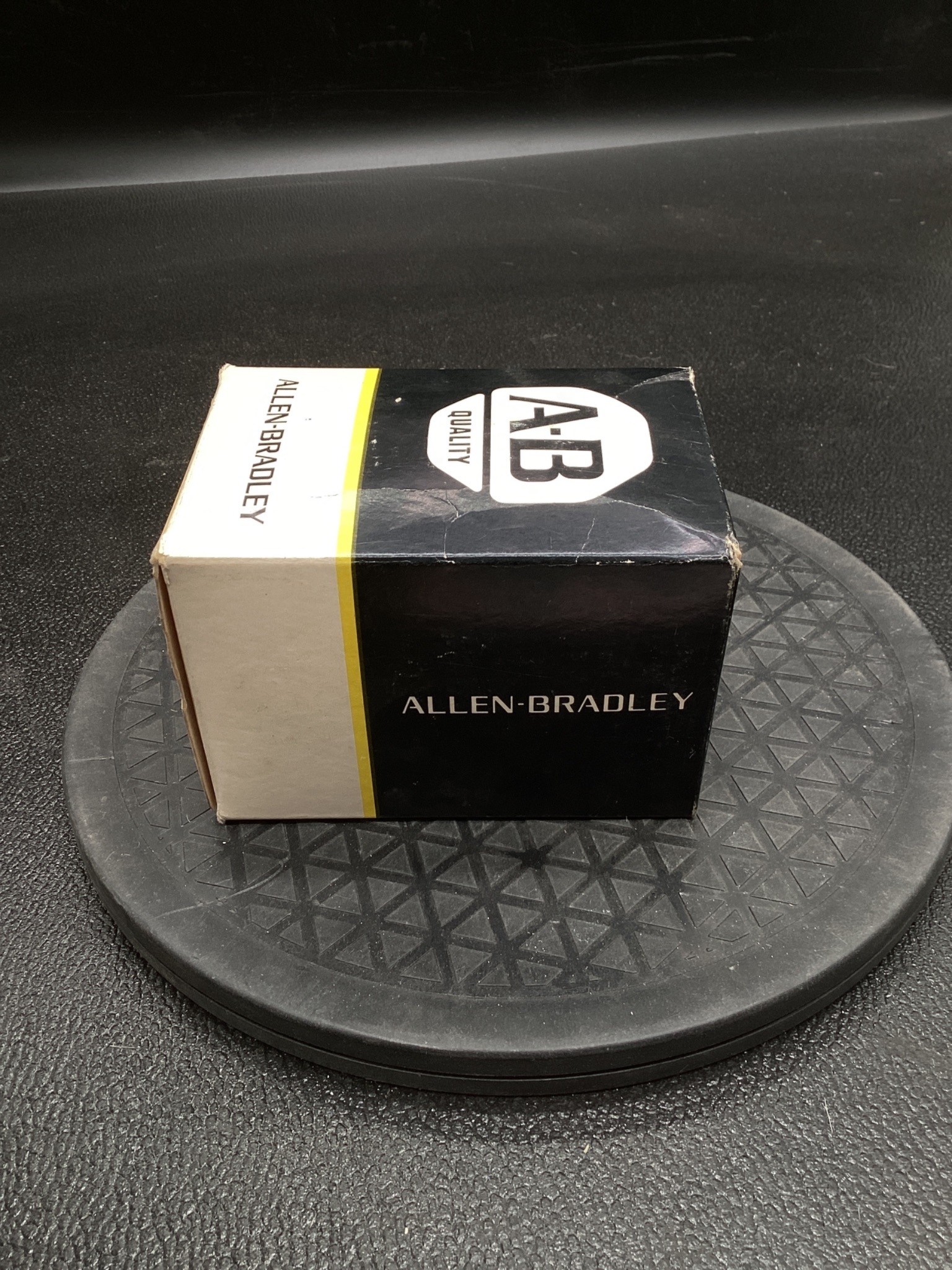ALLEN BRADLEY 800T-JG141KC7C 3-Pos. Selector Switch NEW 1