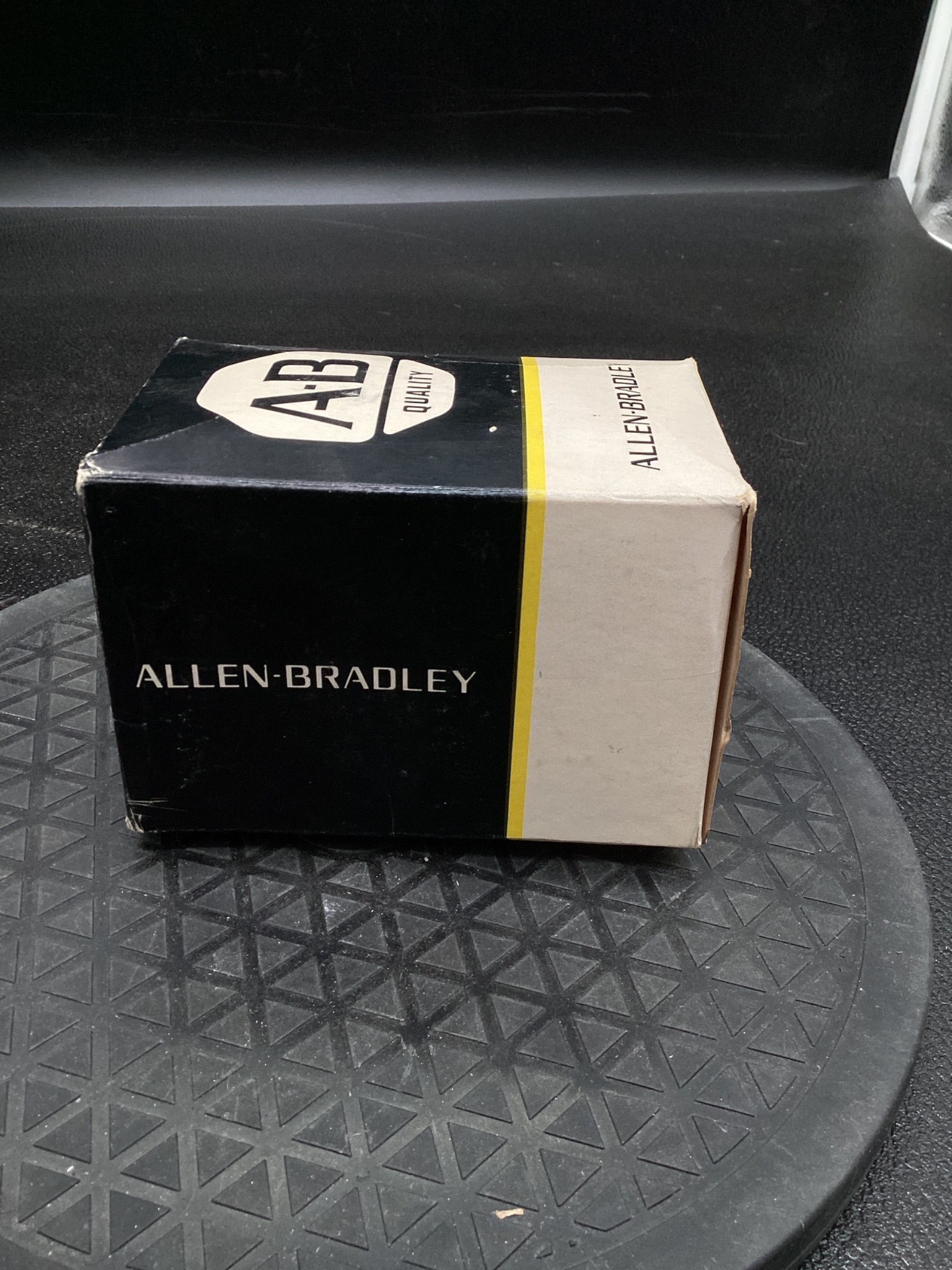ALLEN BRADLEY 800T-JG141KC7C 3-Pos. Selector Switch NEW 3