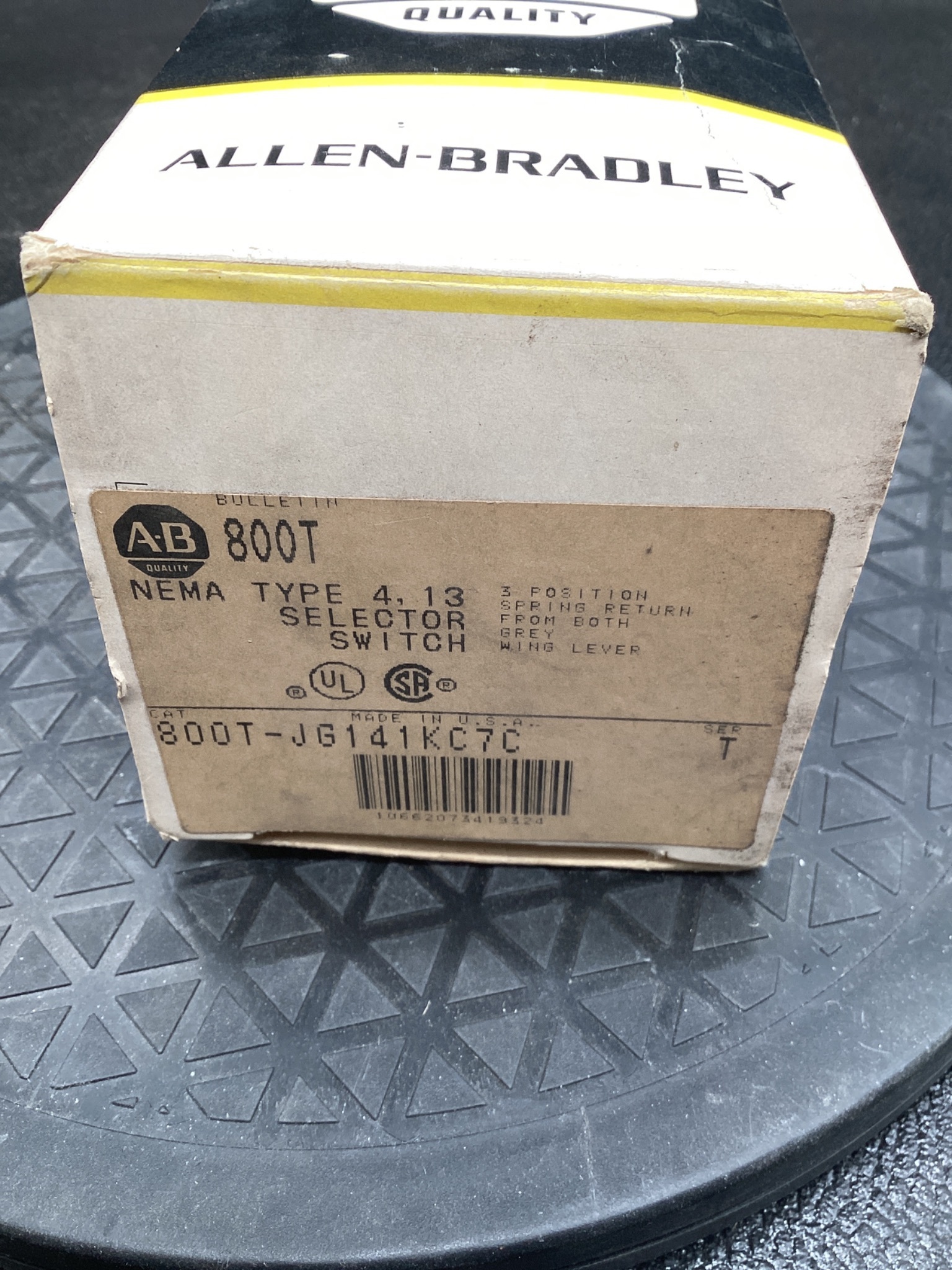 ALLEN BRADLEY 800T-JG141KC7C 3-Pos. Selector Switch NEW 4