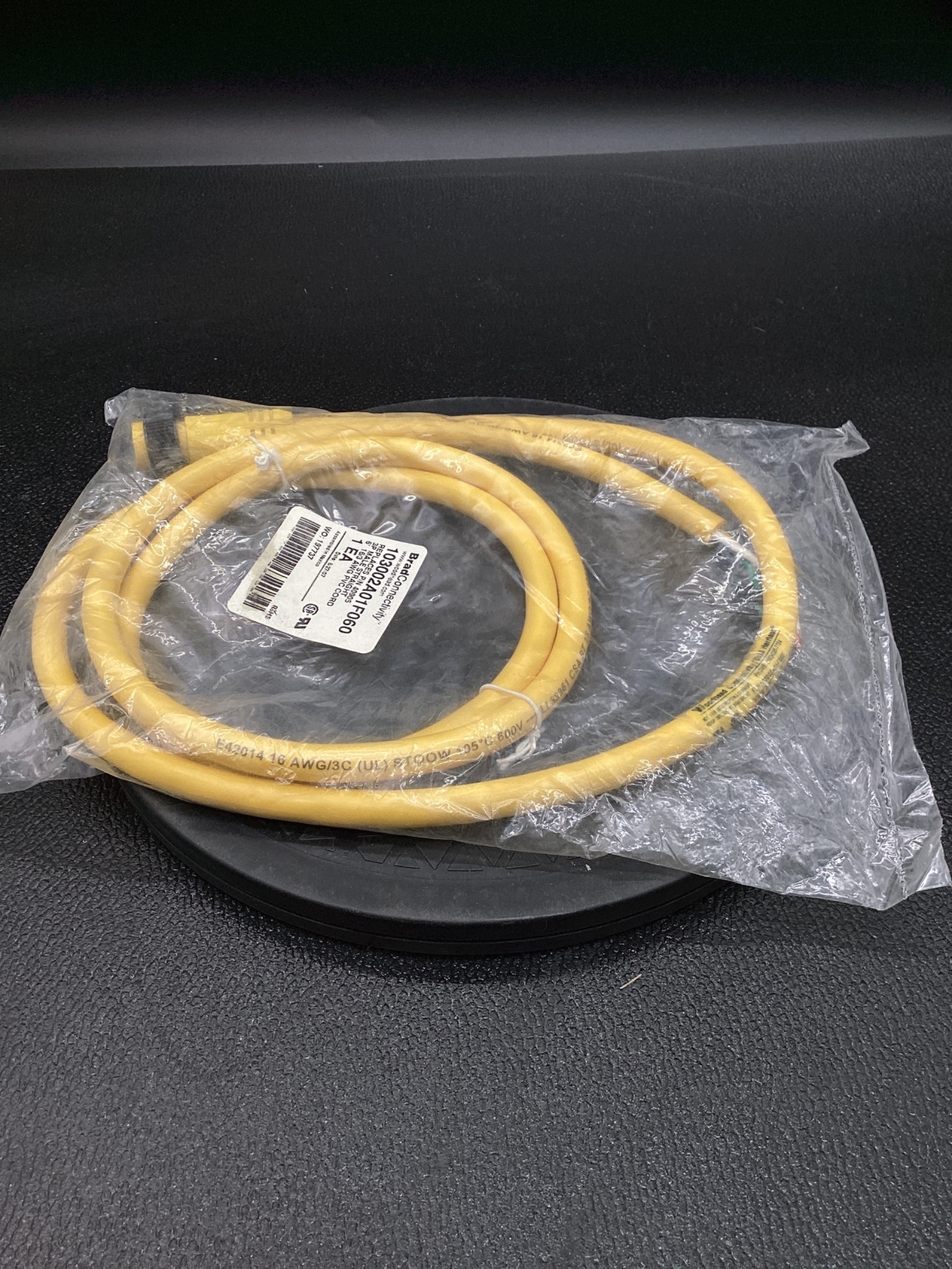 BradConnectivity 103002A01F060 3-Pin Male Cordset 6FT NEW 1