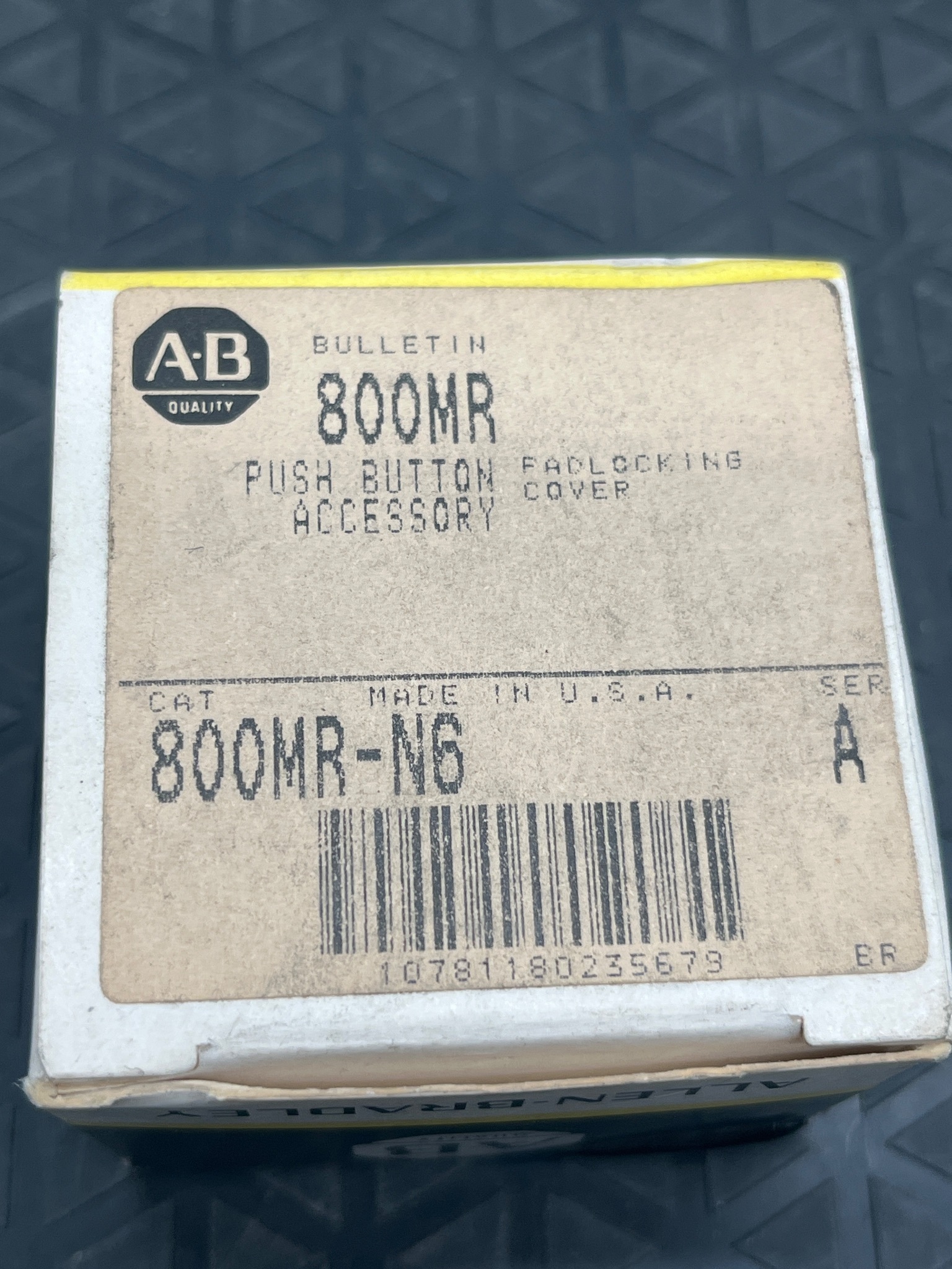 ALLEN BRADLEY 800MR-N6 Padlocking Cover NEW 4