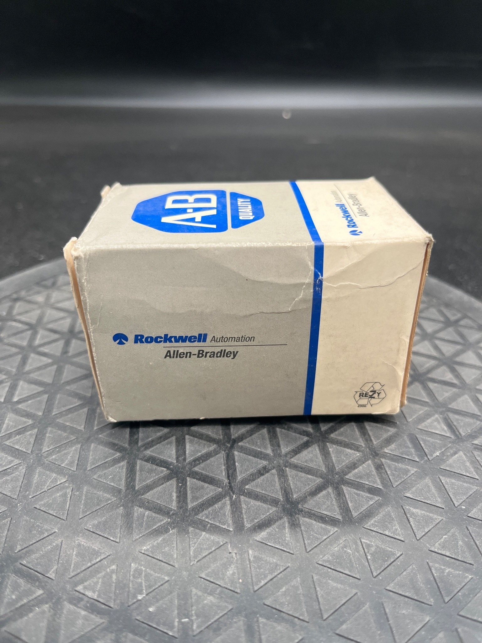 ALLEN BRADLEY 800T-FXP16AA1 Illuminated Push Button NEW 3