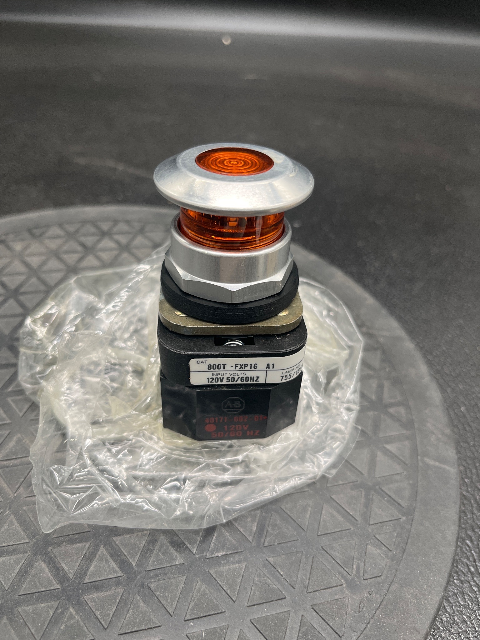ALLEN BRADLEY 800T-FXP16AA1 Illuminated Push Button NEW 5