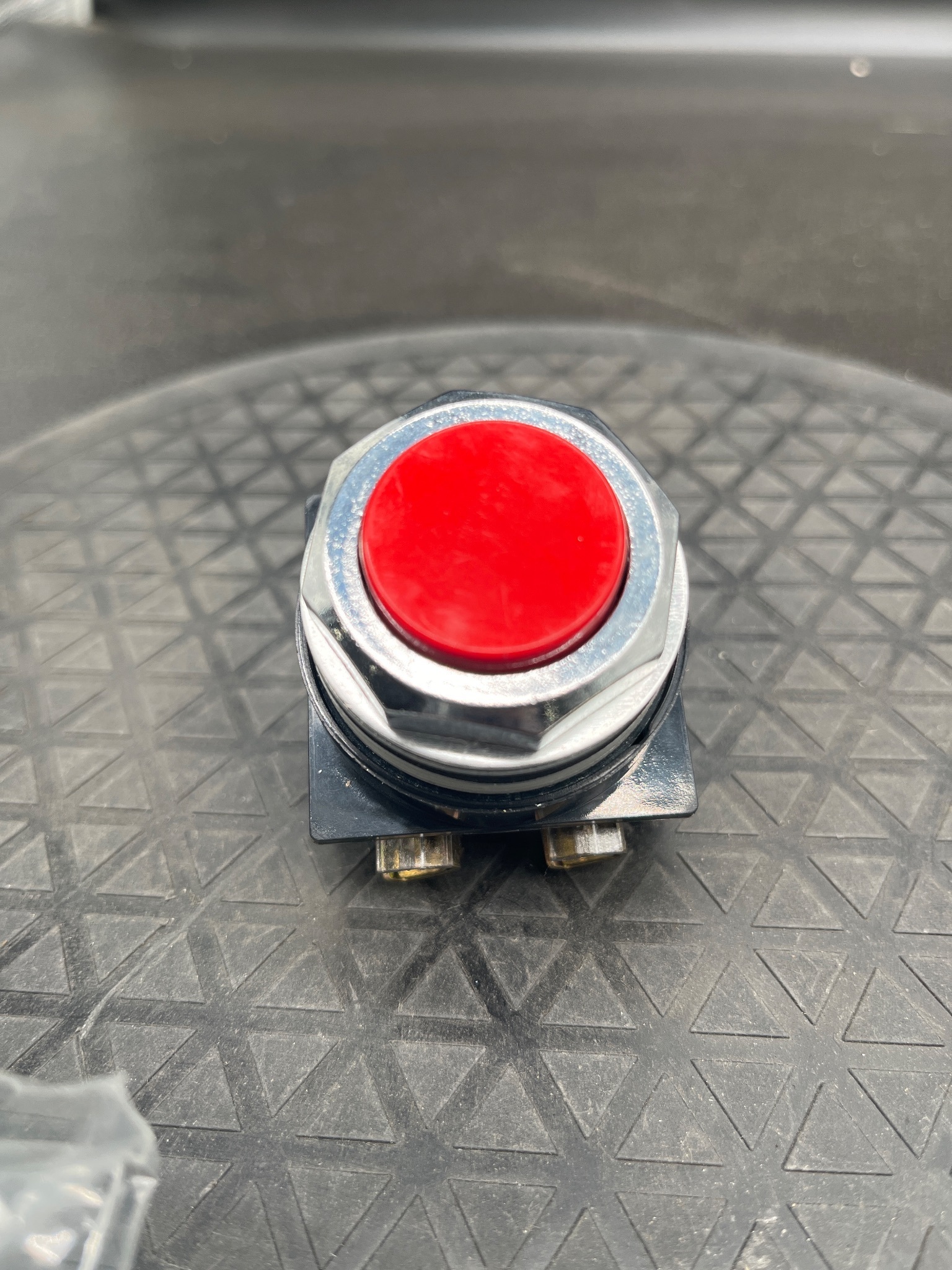 GENERAL ELECTRIC CR104PBG01R2 Red Pushbutton NEW 6
