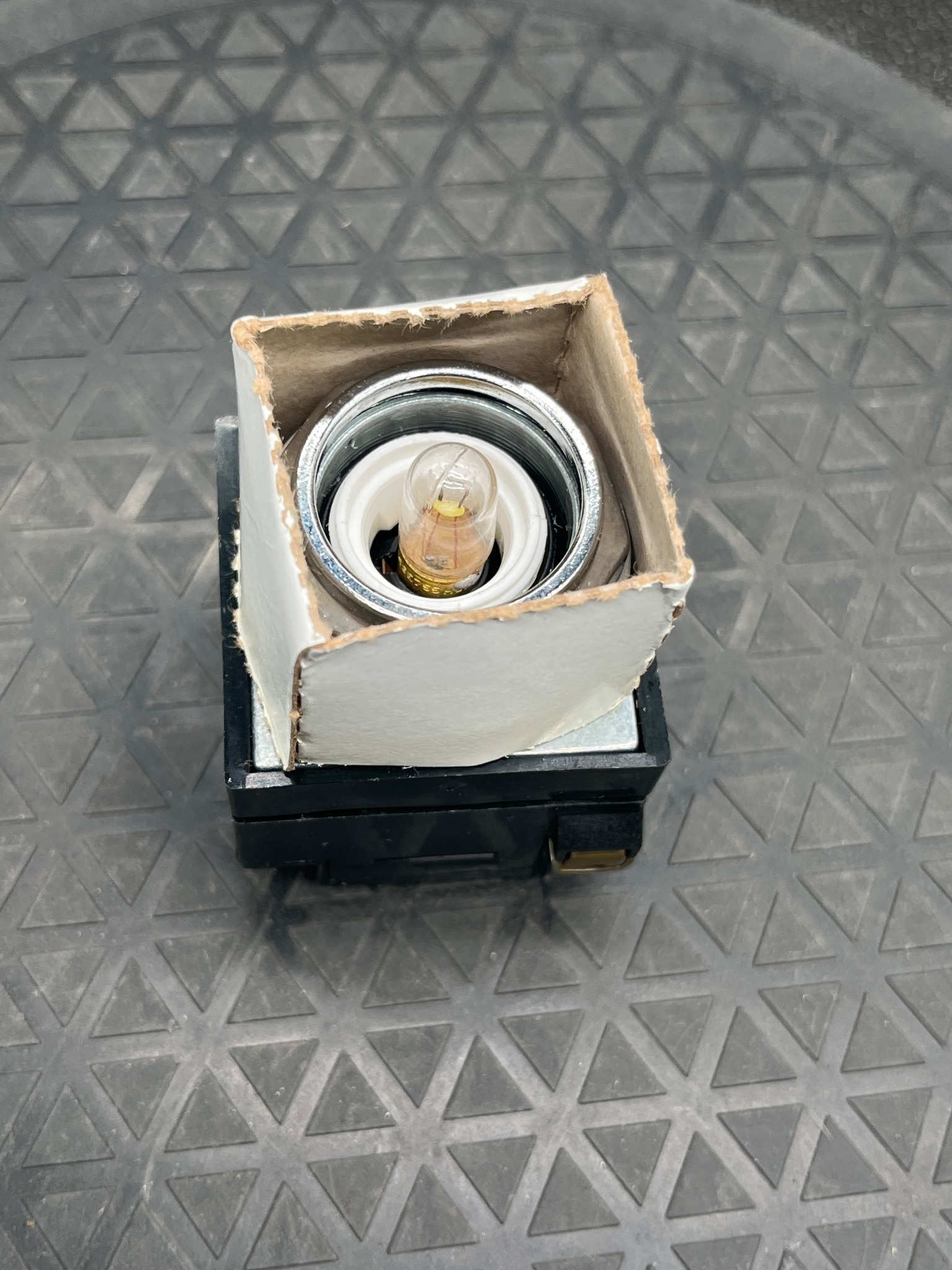 GENERAL ELECTRIC CR104PBT00A5C2 Heavy Duty Pushbutton NEW 8