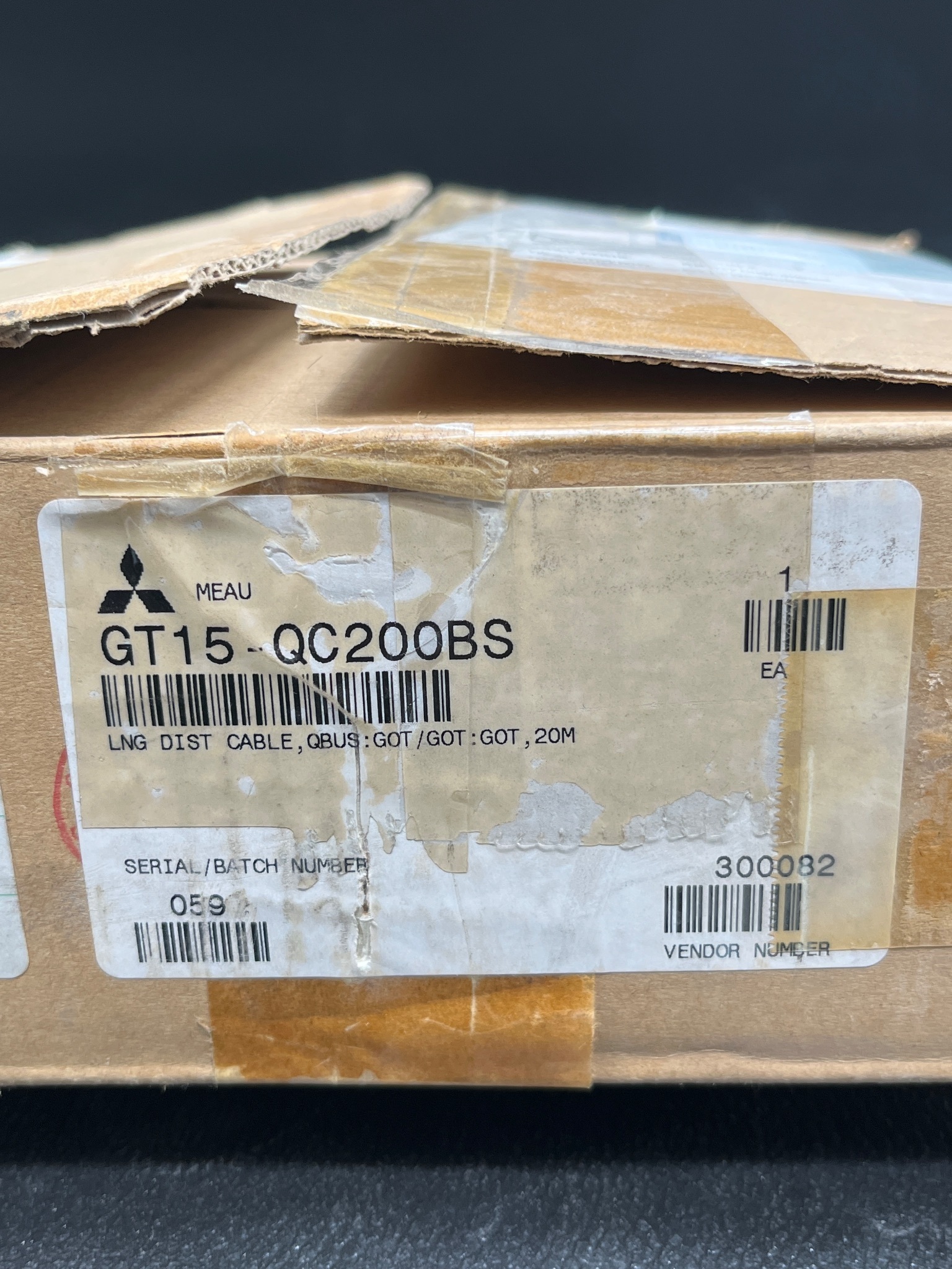 MITSUBISHI GT15-QC200BS LNG DIST Cable QBUS:GOT/GOT:GOT 20M NEW 4