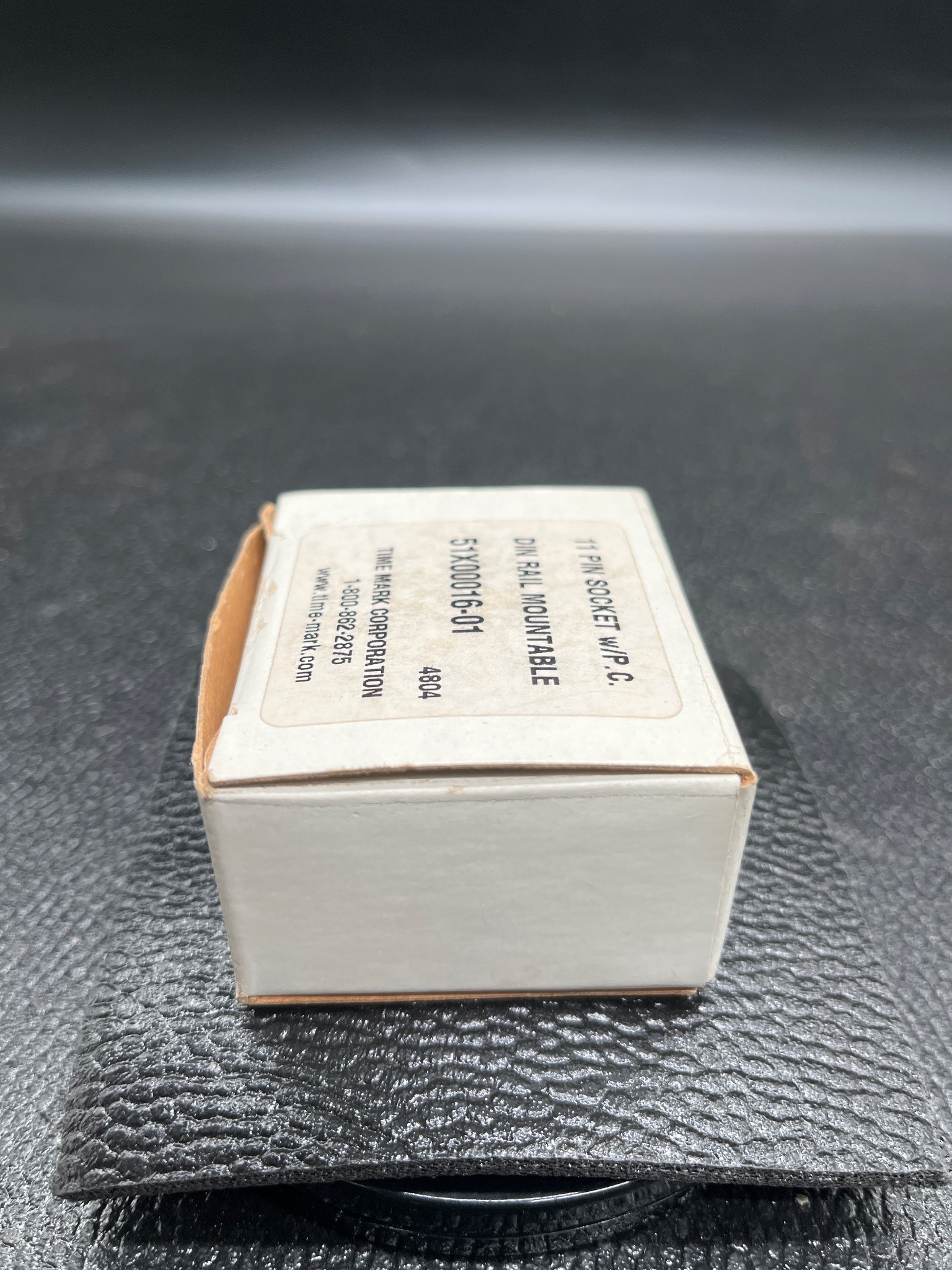 TIME MARK 51X00016-01 11 Pin Socket w/P.C. DIN Rail NEW 1