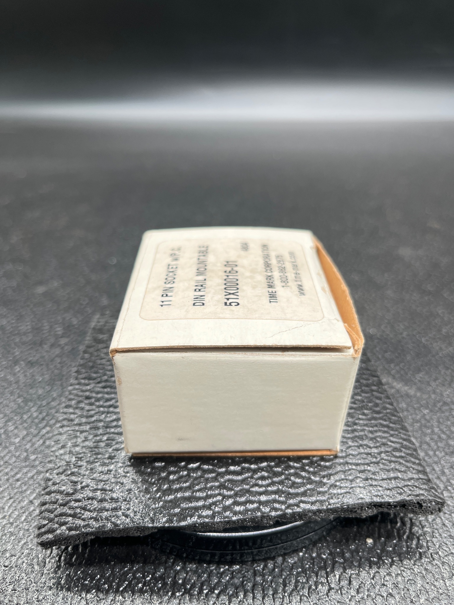 TIME MARK 51X00016-01 11 Pin Socket w/P.C. DIN Rail NEW 3