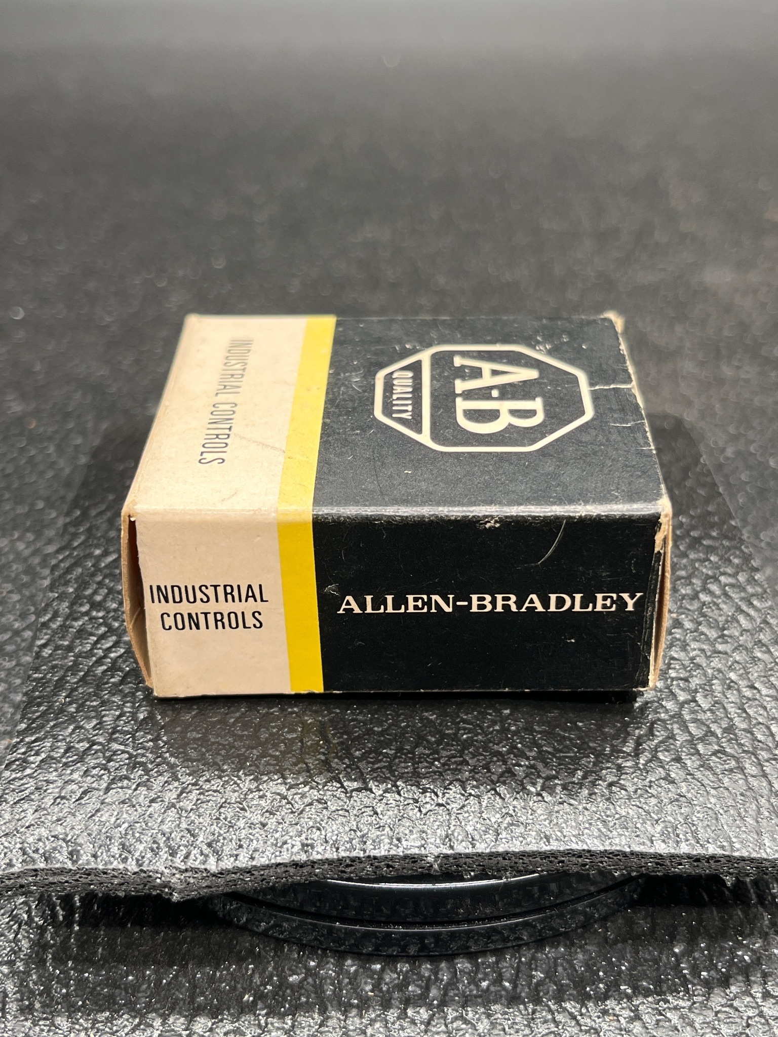 ALLEN BRADLEY 595-B02 Auxiliary Contact 1 N.C. NEW 1