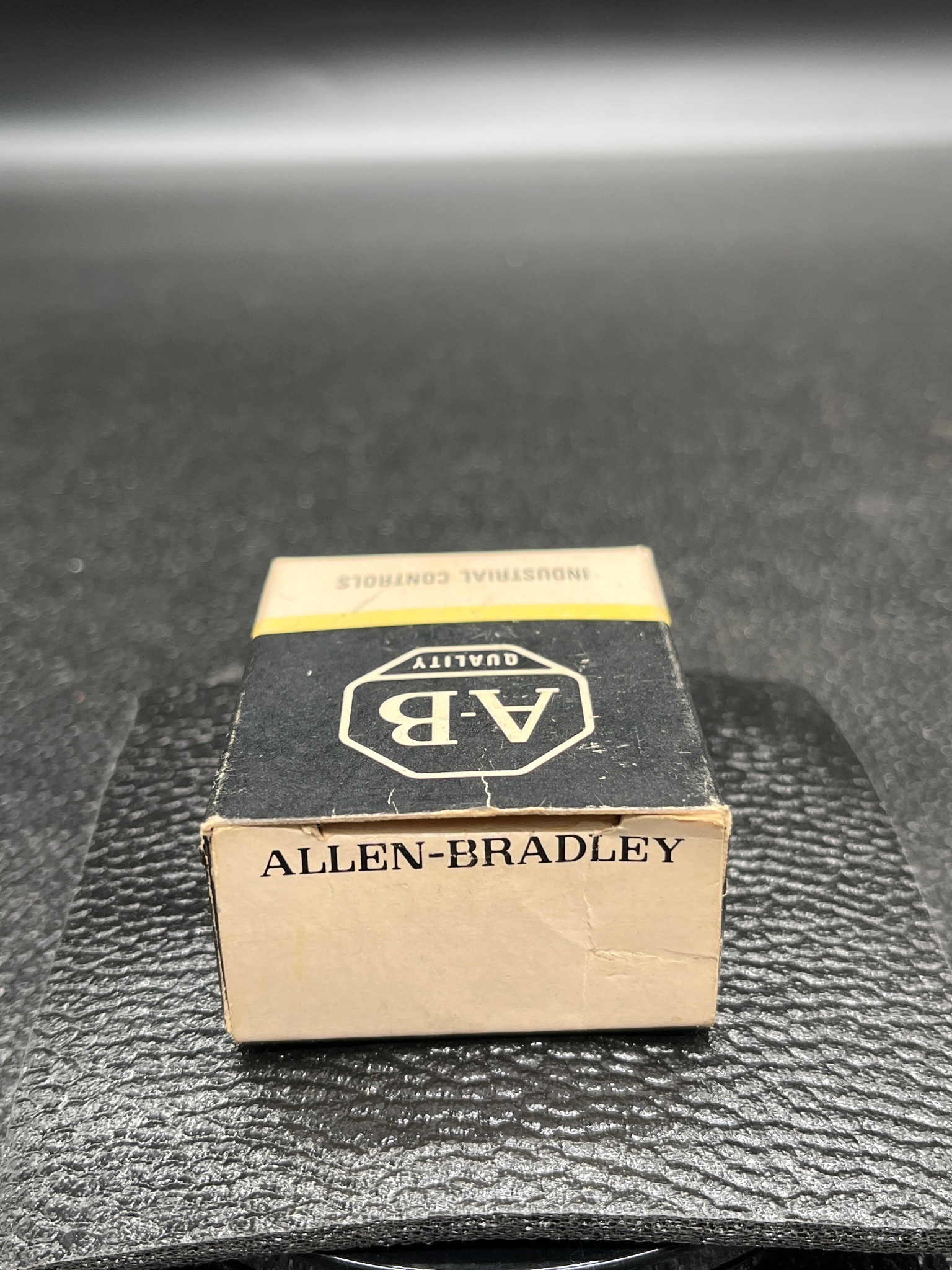 ALLEN BRADLEY 595-B02 Auxiliary Contact 1 N.C. NEW 2