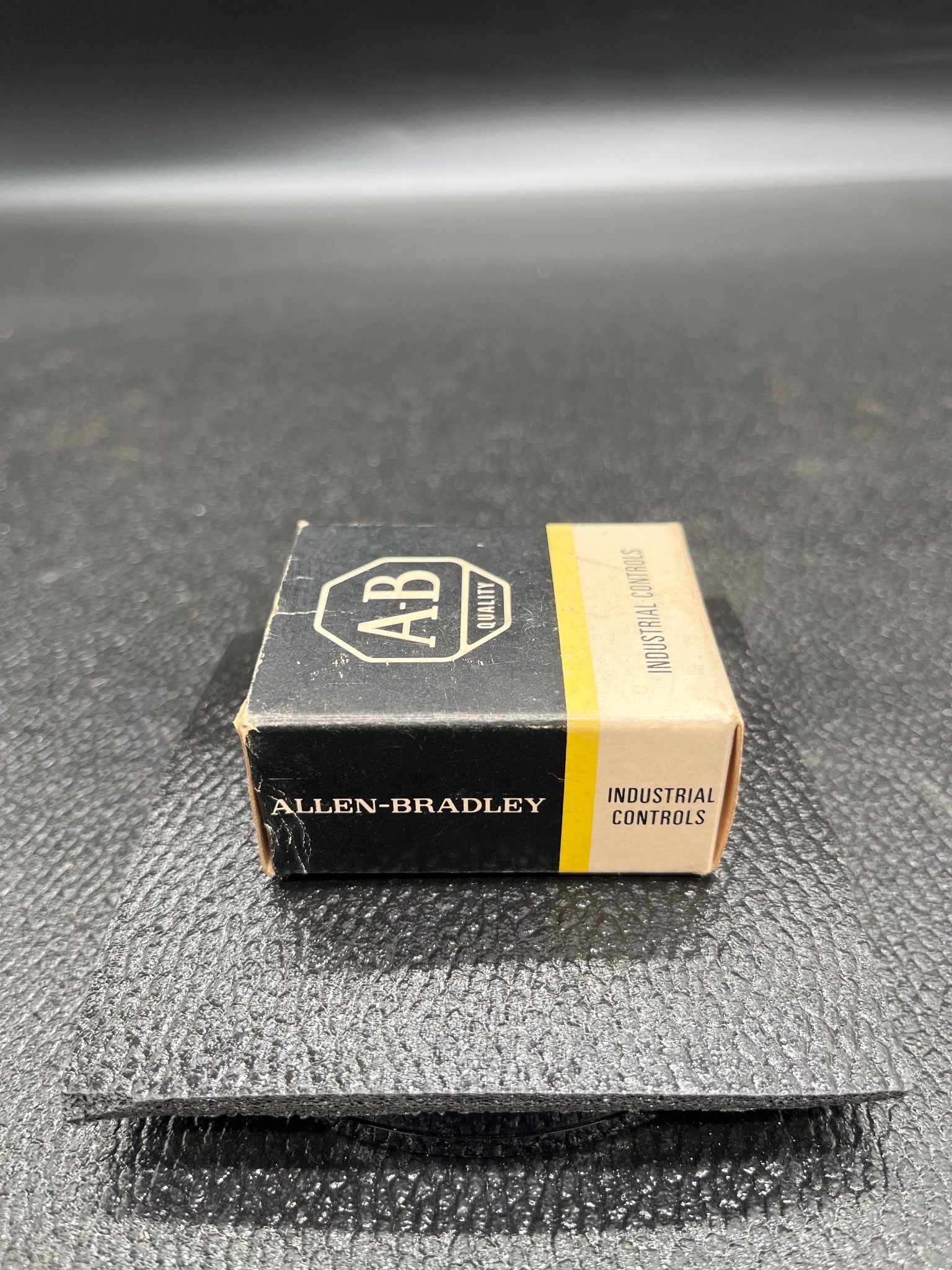 ALLEN BRADLEY 595-B02 Auxiliary Contact 1 N.C. NEW 3