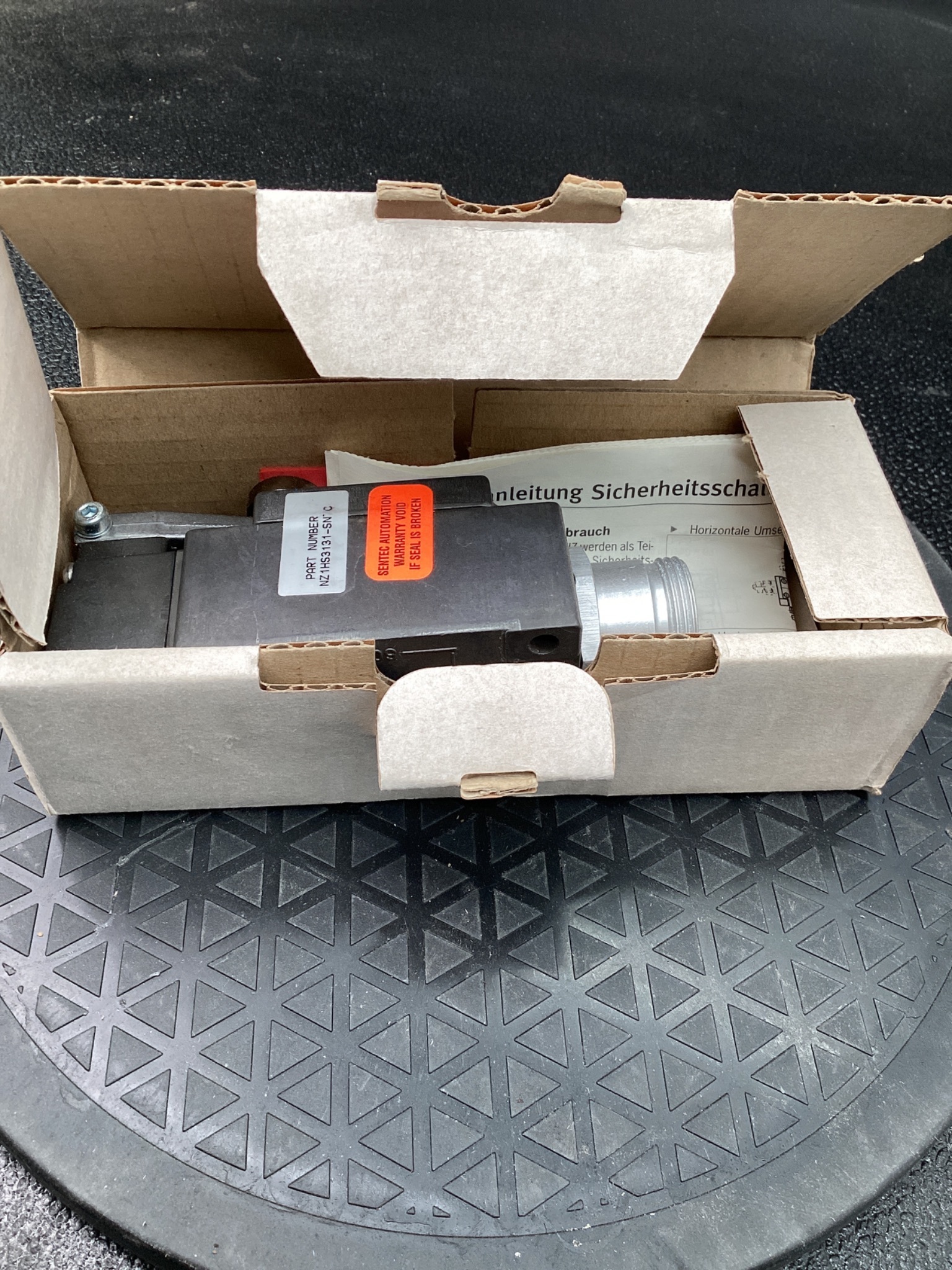 SENTEC NZ1HS3131-SN7C Sensor Module NEW 4