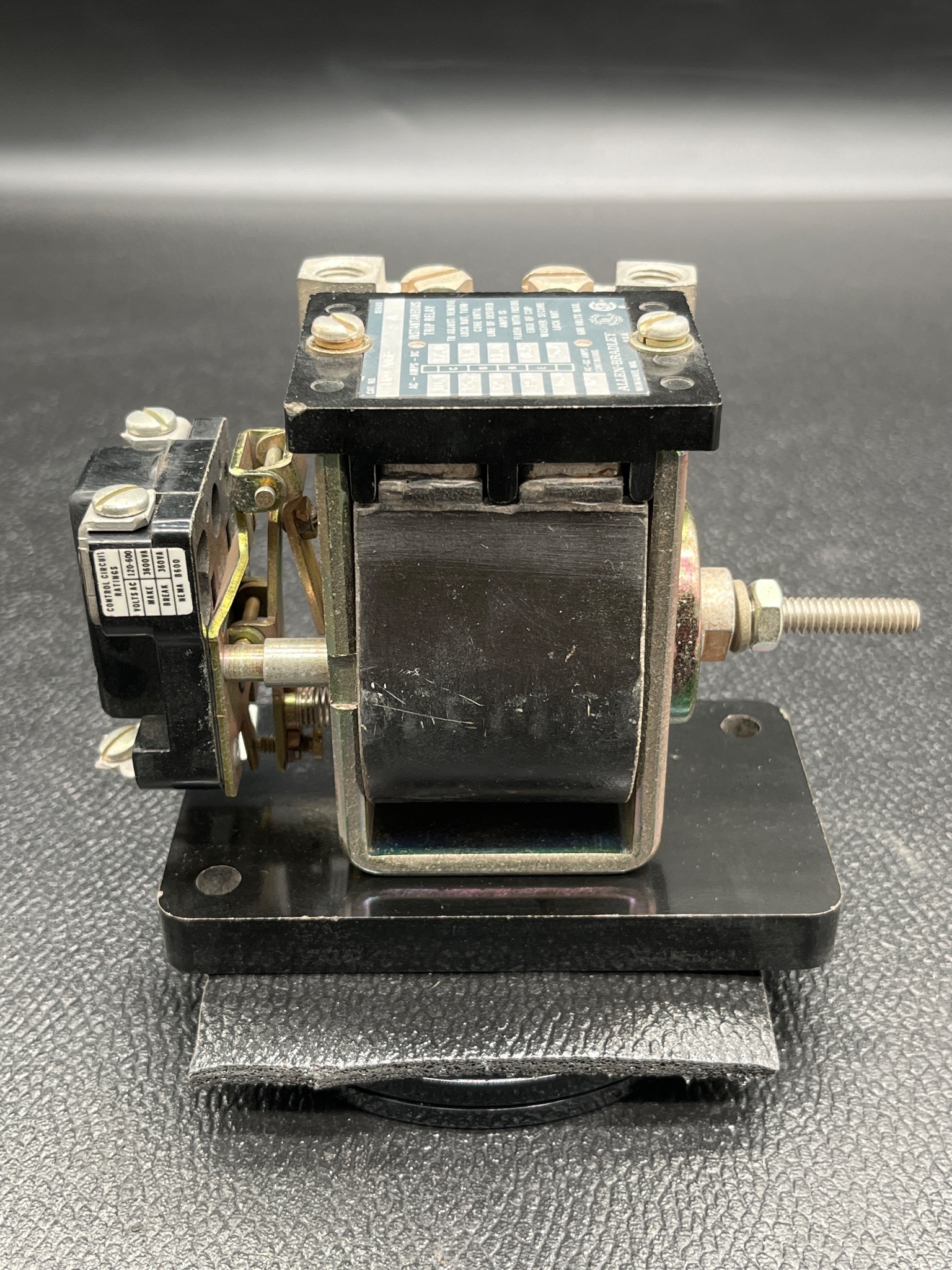 ALLEN BRADLEY 809-A06E Trip Relay NEW 3