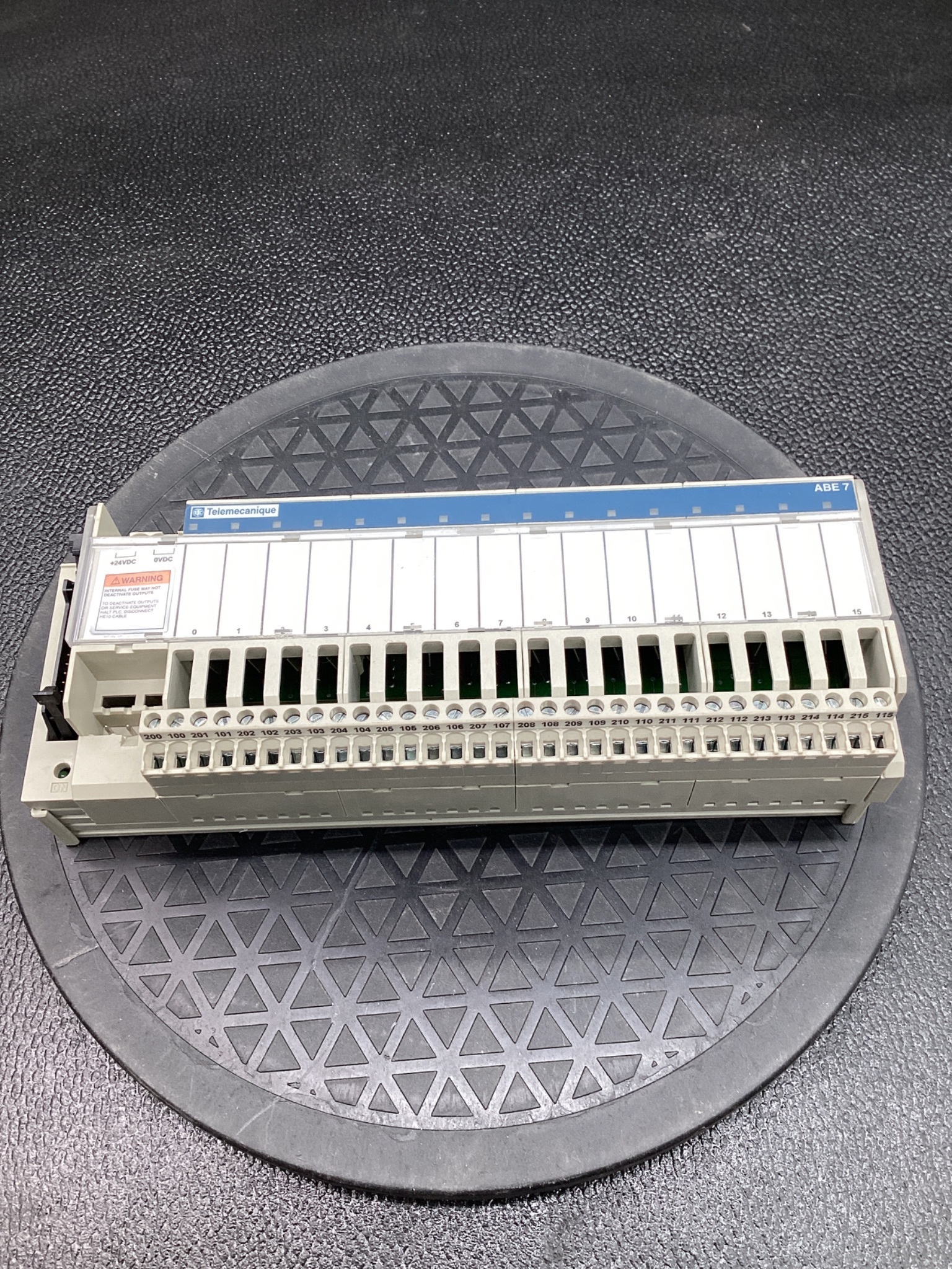 TELEMECANIQUE ABE7-S16S2B0 PLC Interface Sub-Base USED 0