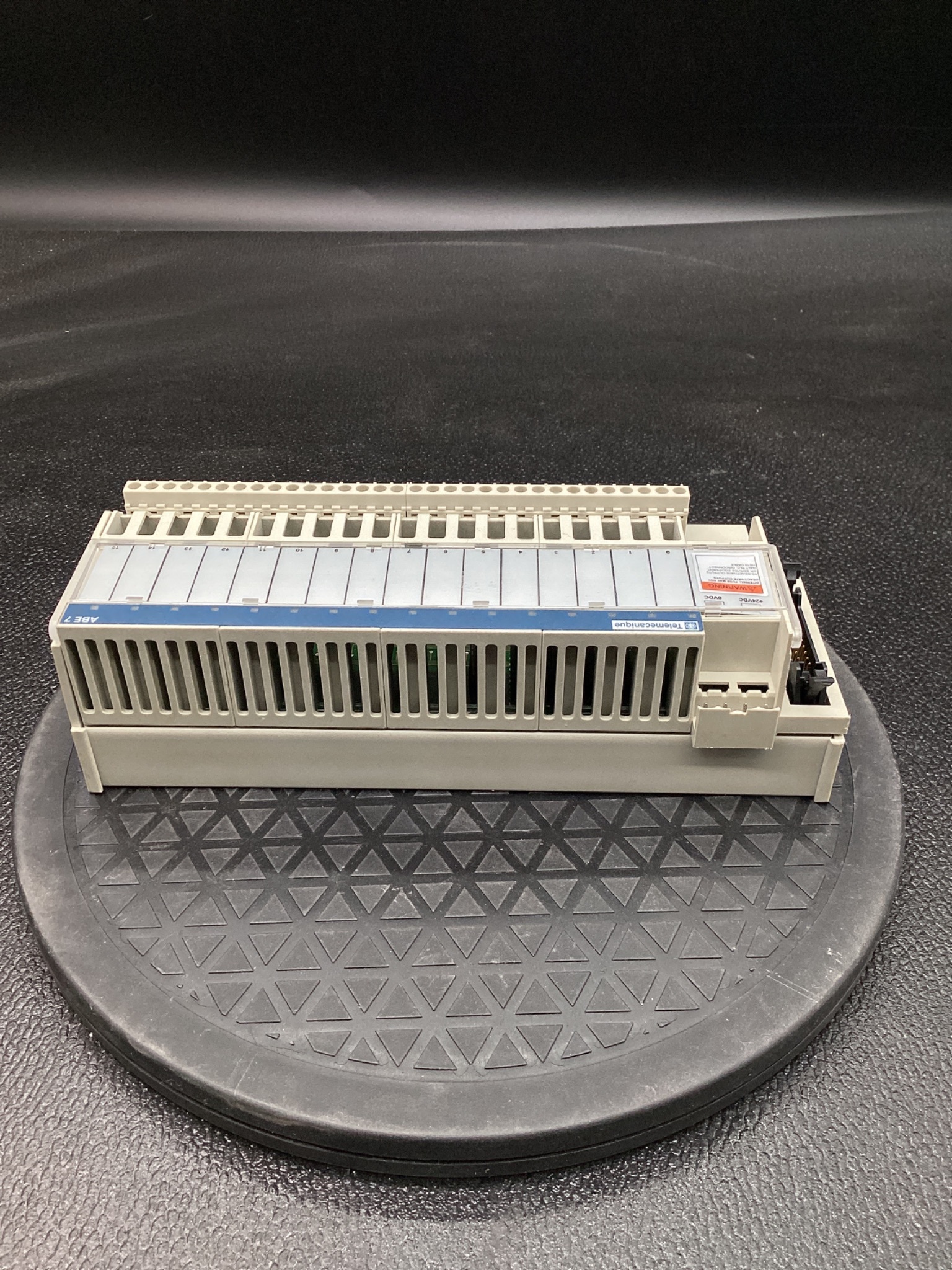 TELEMECANIQUE ABE7-S16S2B0 PLC Interface Sub-Base USED 2
