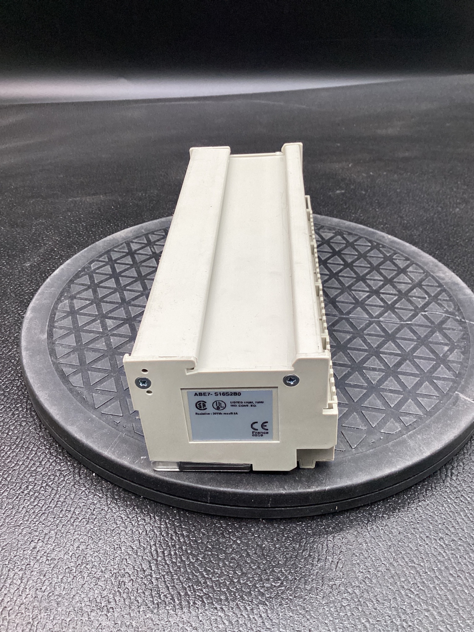 TELEMECANIQUE ABE7-S16S2B0 PLC Interface Sub-Base USED 4