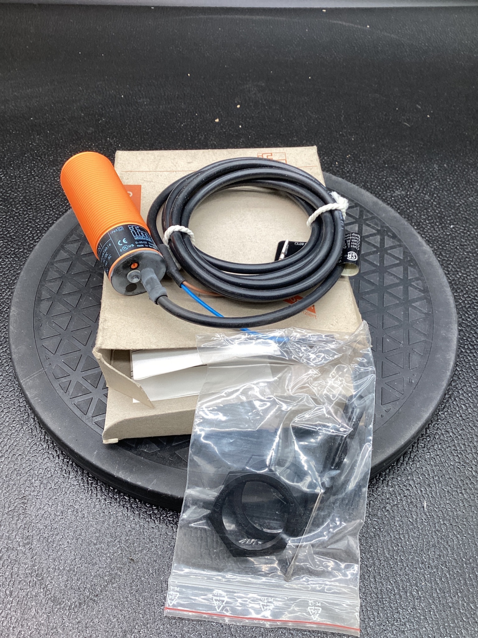 IFM KI0203 Capacitive Proximity Sensor 20–250V NEW 0