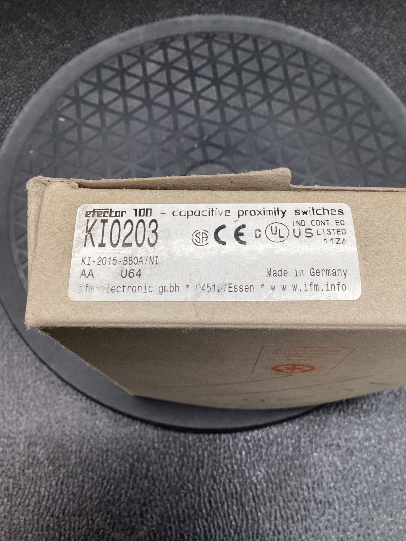 IFM KI0203 Capacitive Proximity Sensor 20–250V NEW 6