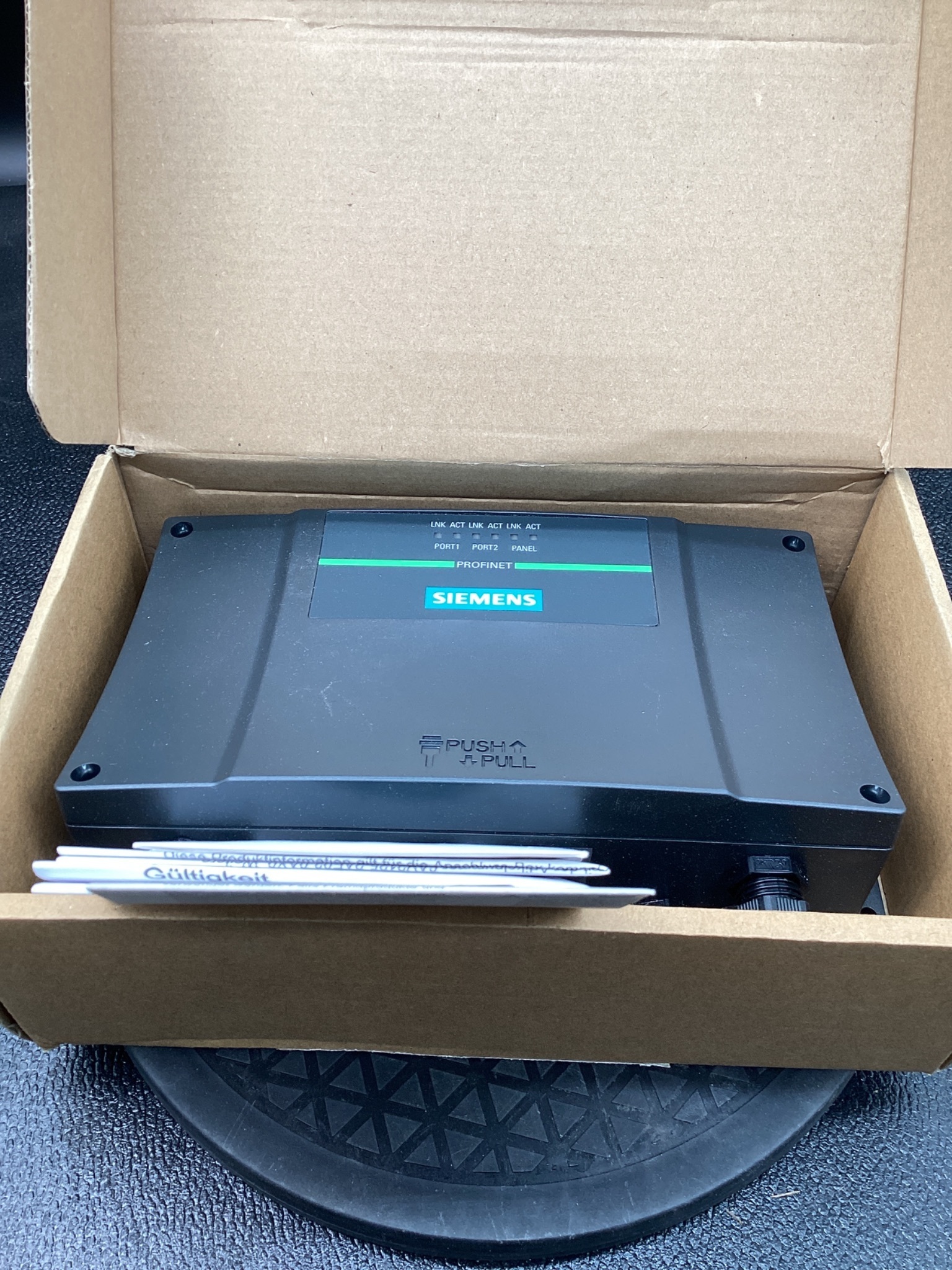 SIEMENS 6AV6 671-5AE11-0AX0 Terminal Box PN Plus NEW 4