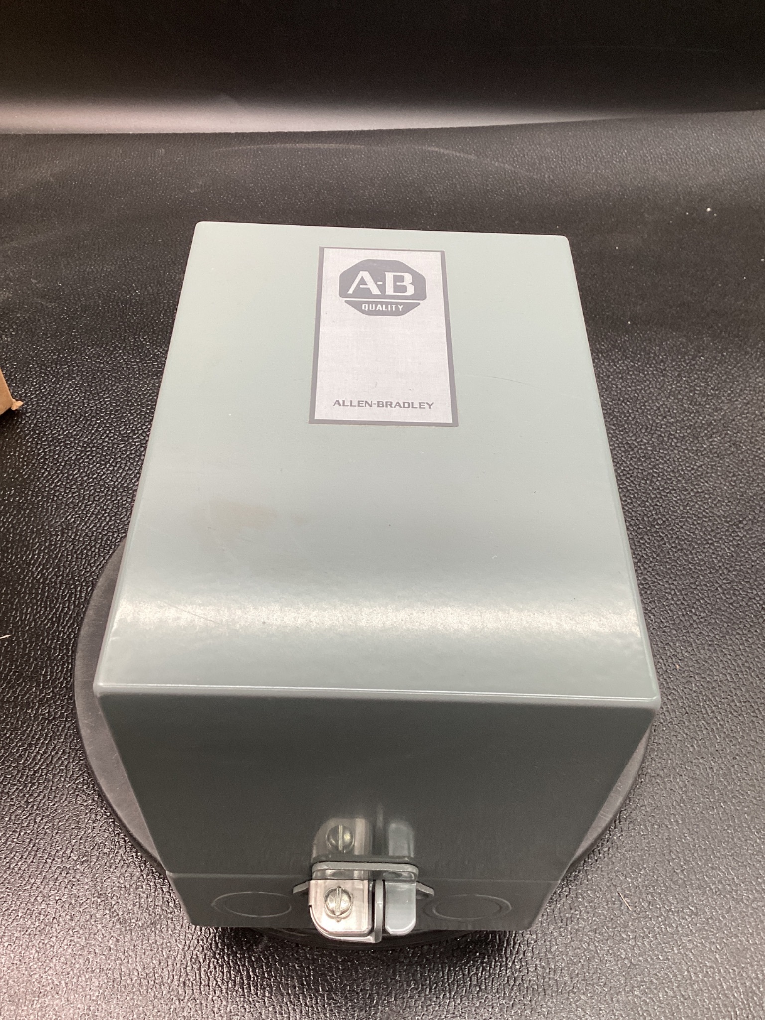 ALLEN BRADLEY 700-P1201A1 Ser. D Enclosure NEW 4