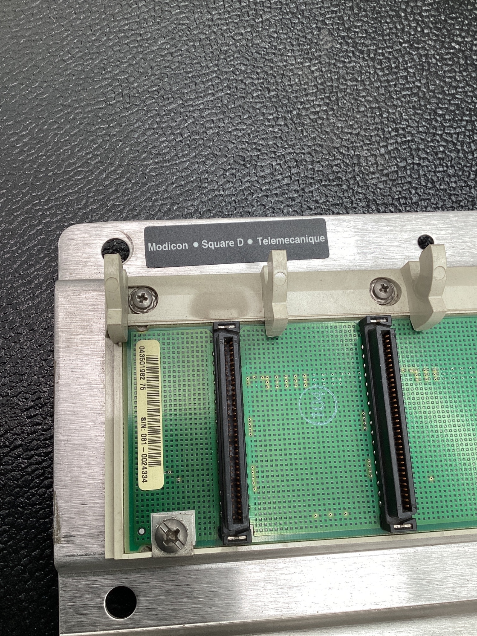 SCHNEIDER 140XBP01000 TSX Quantum 10 Slot Backplane USED 5