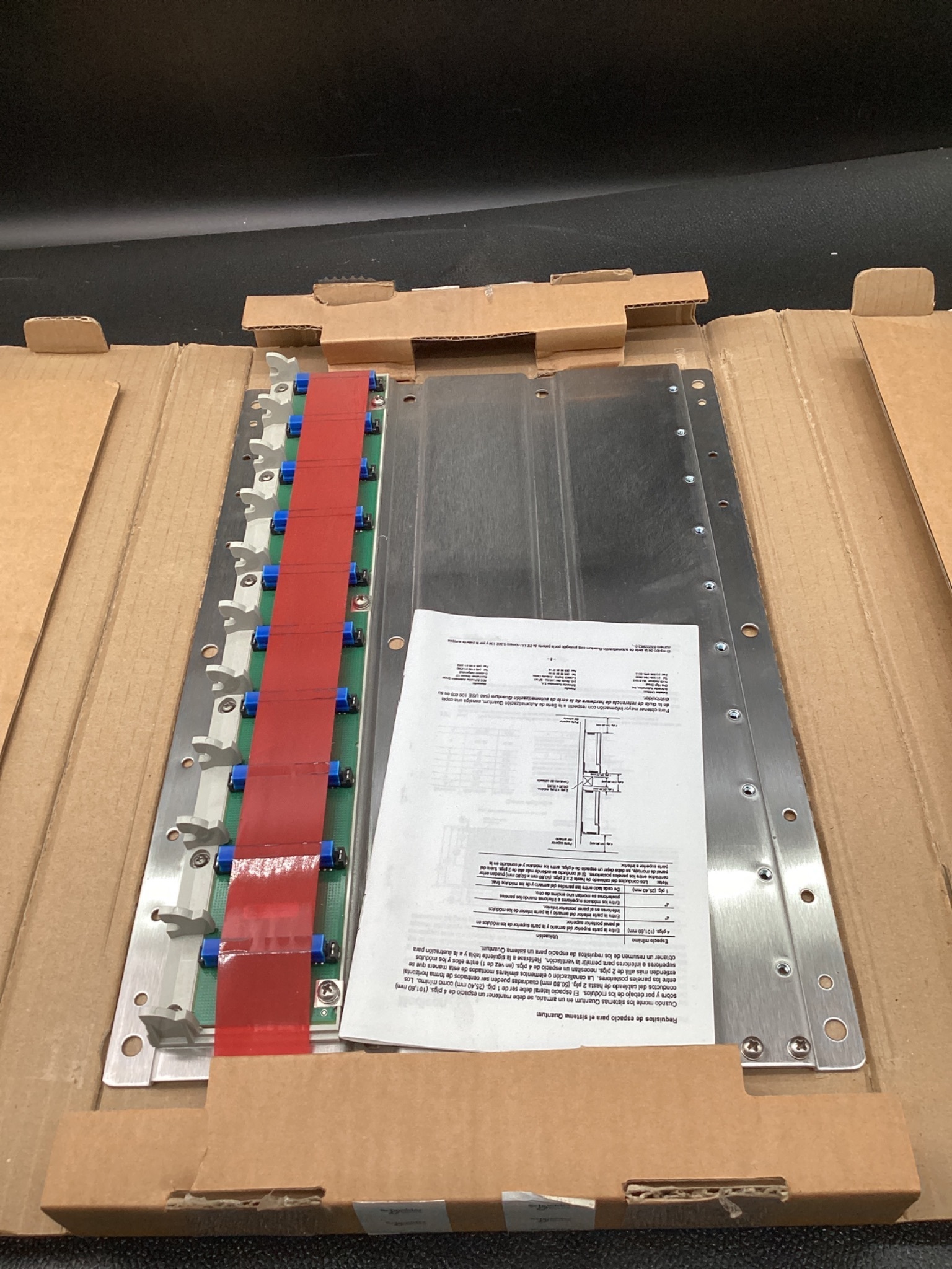 SCHNEIDER 140XBP01000 TSX Quantum 10 Slot Backplane NEW 3